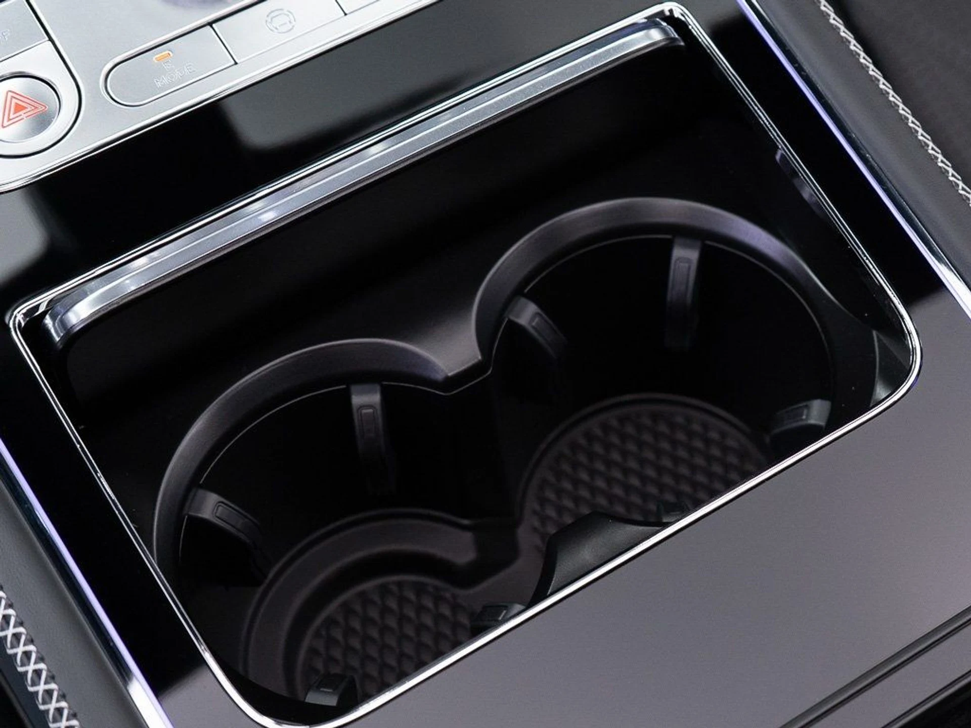 mph037_789190569_dcf3ee7a4838defac90edd2a6dd1e301_7d190de770