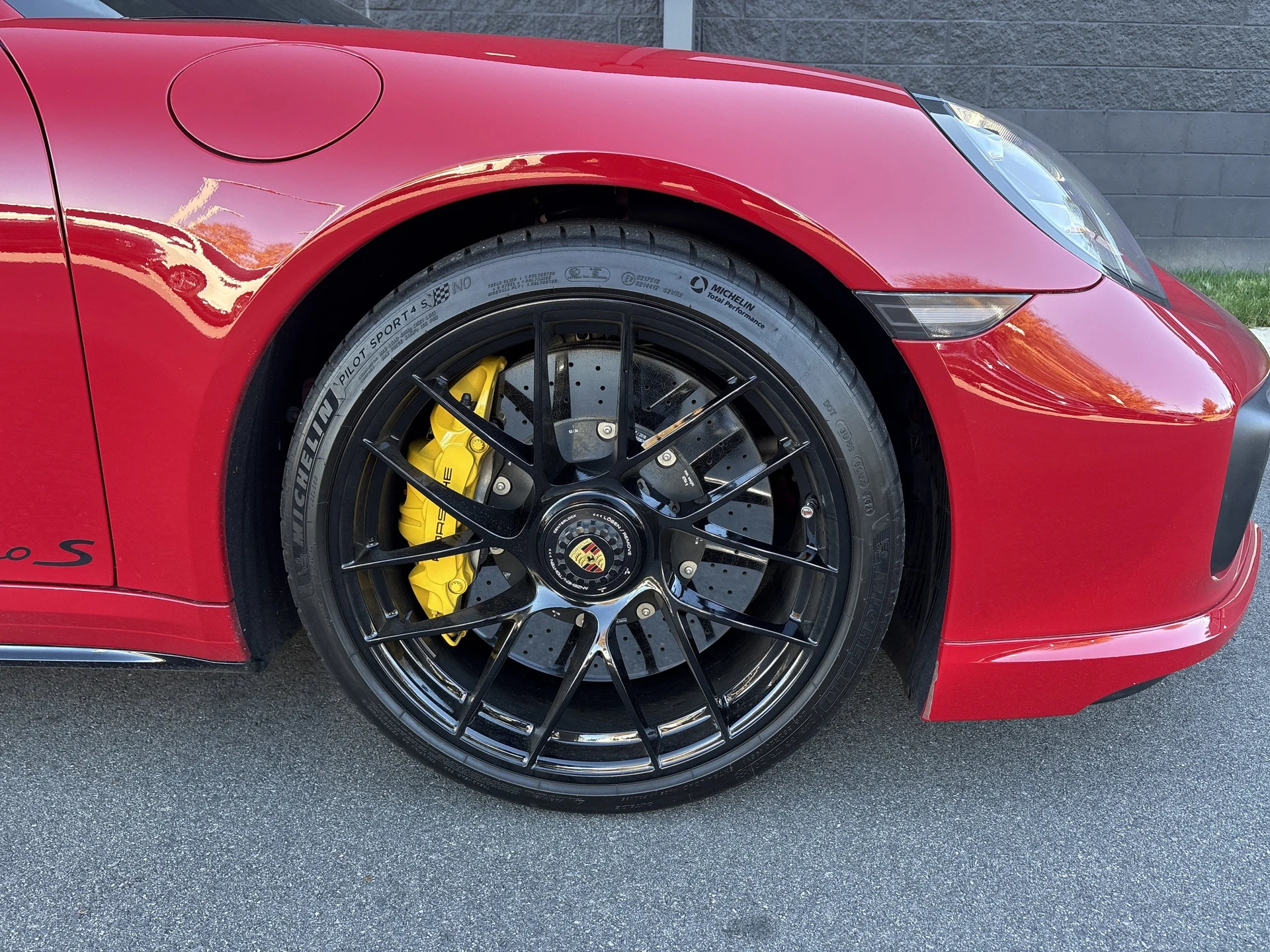 mph037_800425265_2a9e2b070b7646f48f0f31696060c051_0266376c26