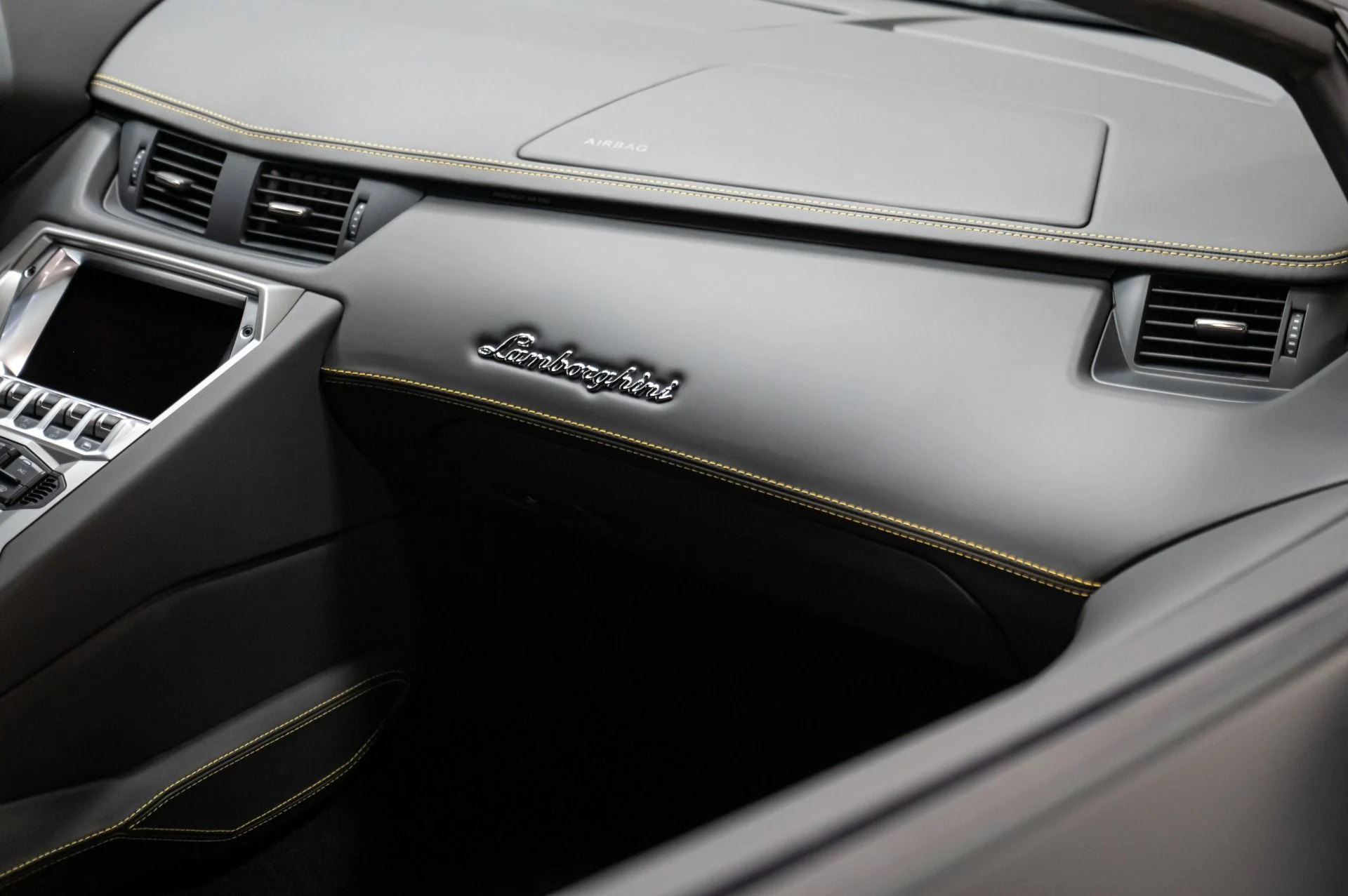 mph037_800710332_Used_2014_Lamborghini_Aventador_1769104446_a5916694d0