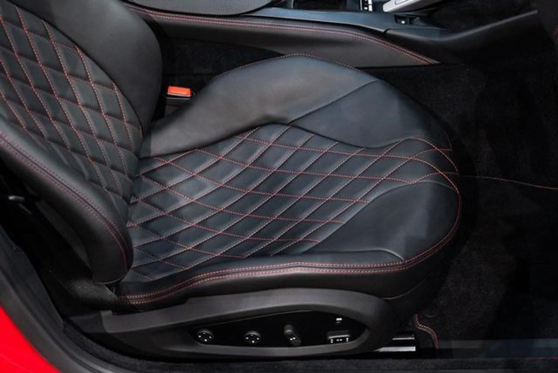 mph037_801185699_f_FC_1_Ad46u7_t_KZ_9_A6xm5g_V_Dmv0_e9393c3319