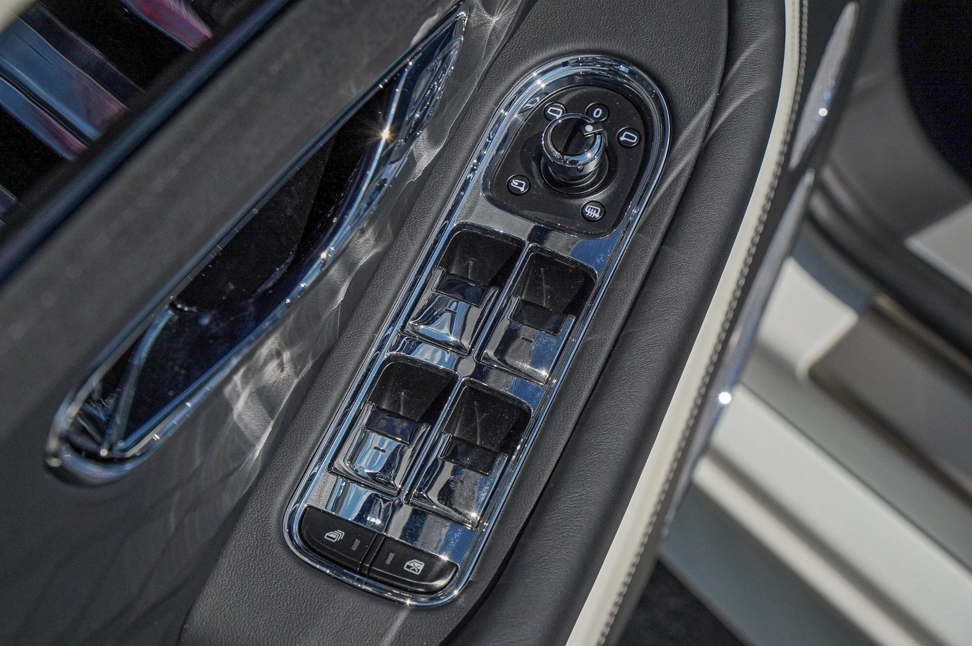 mph037_804810152_Hi_Tech_Luxury_Imports_LLC_SCBDR_4_ZG_4_SC_020836_image_37_31fd500fab