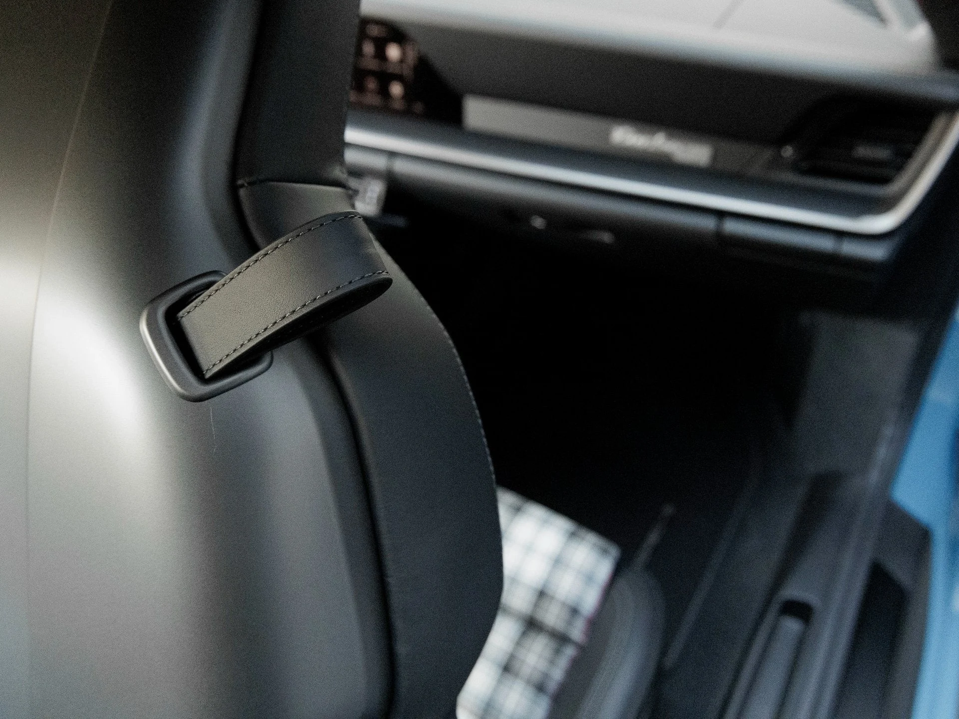 mph037_804856040_38_b4065705ea