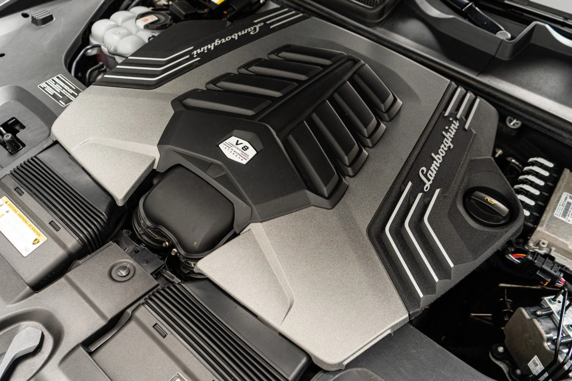 mph037_805598307_Used_2022_Lamborghini_Urus_1793135043_576d8f3220