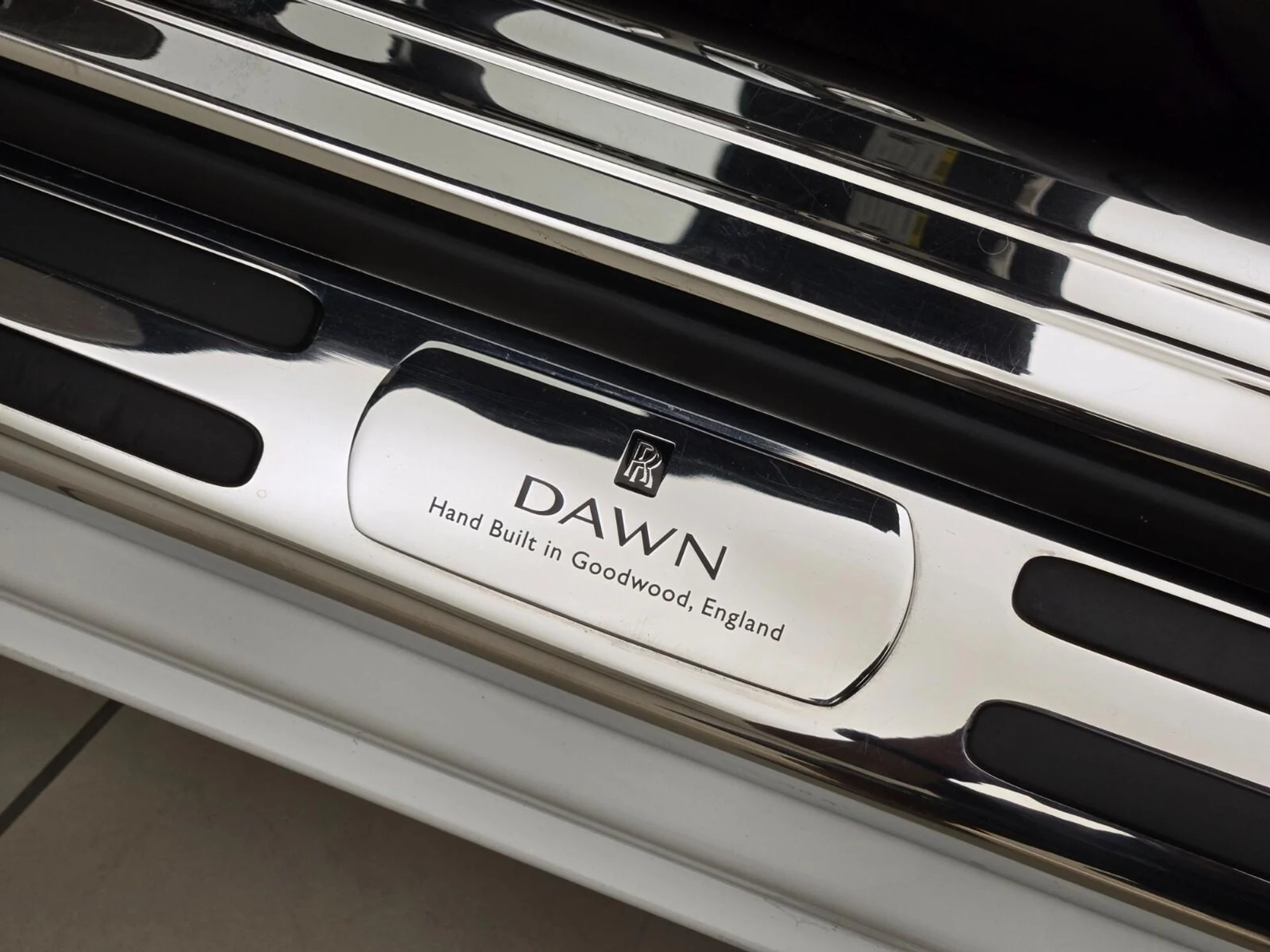 mph037_830588606_Used_2016_Rolls_Royce_Dawn_1758780504_bb6bec485c