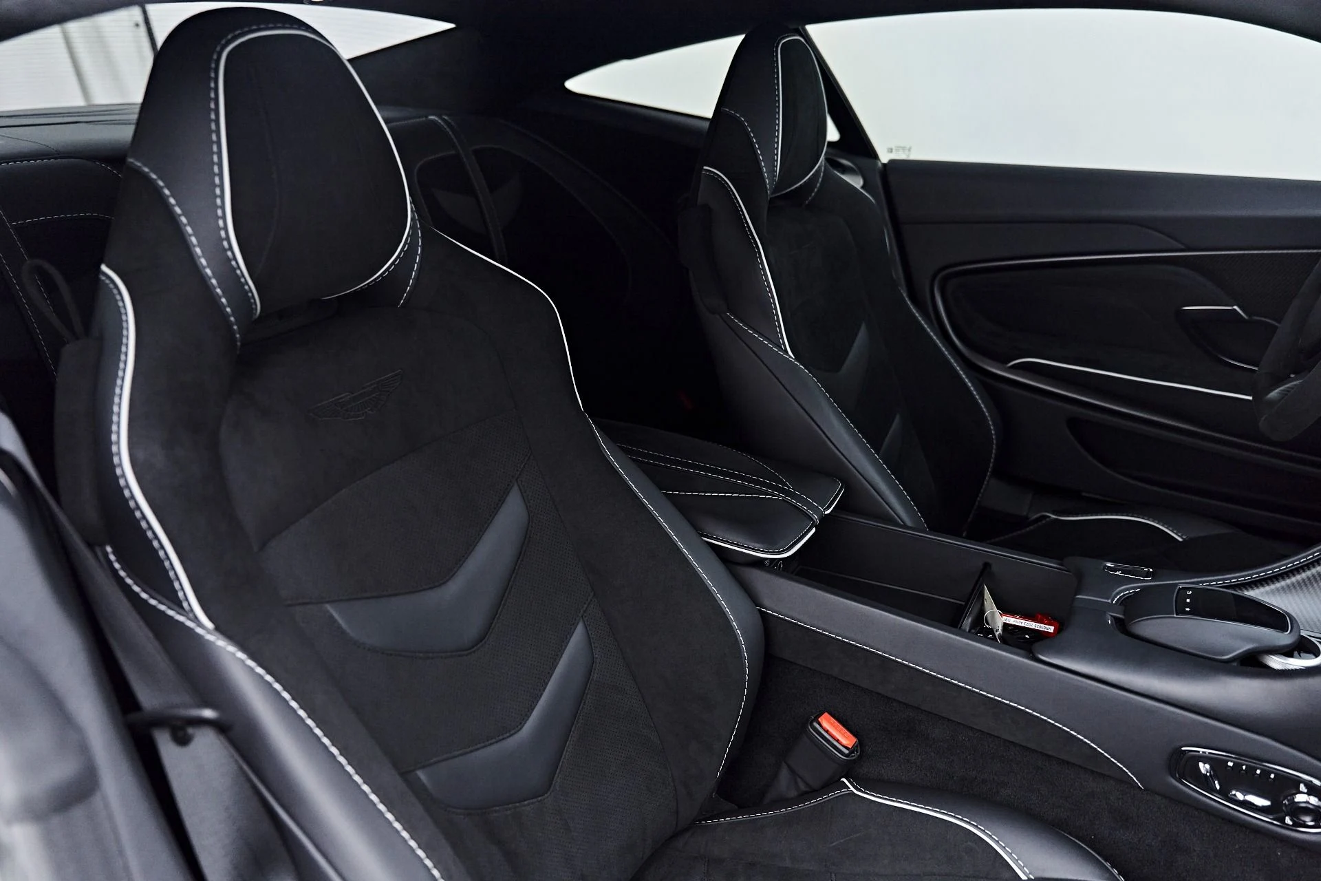 mph037_835494288_Used_2023_Aston_Martin_DBS_1790369889_2f38d6df4e