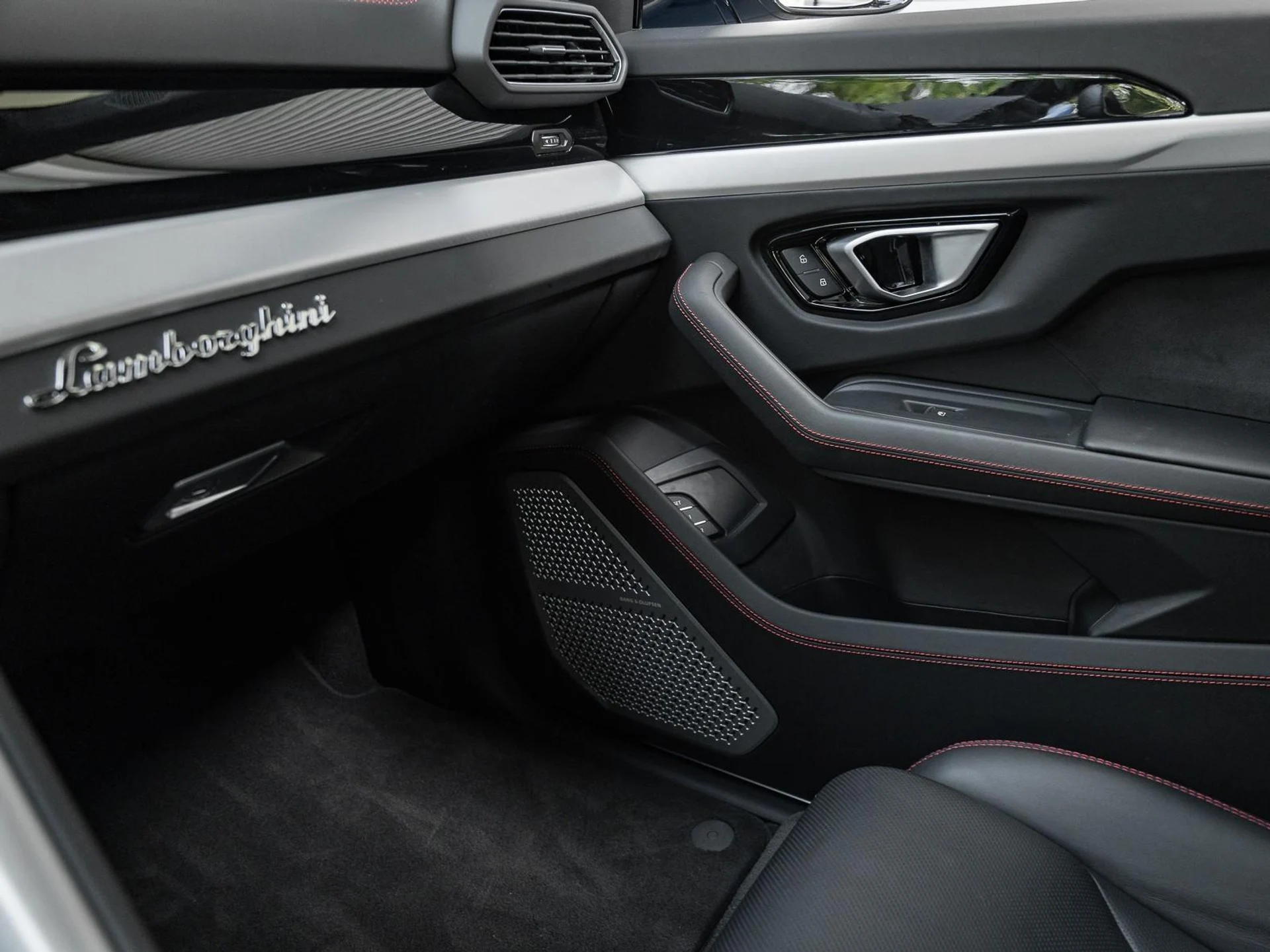 mph037_839218555_Used_2020_Lamborghini_Urus_1753203952_4f312203b4