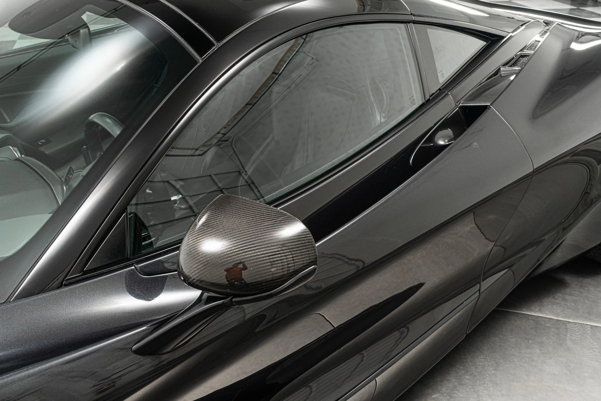 mph037_844287913_Used_2019_Mc_Laren_720_S_Luxury_MSO_paint_color_Gorilla_Glass_Roof_Carbon_Packs_1_and_2_1765568029_0db2489d5c