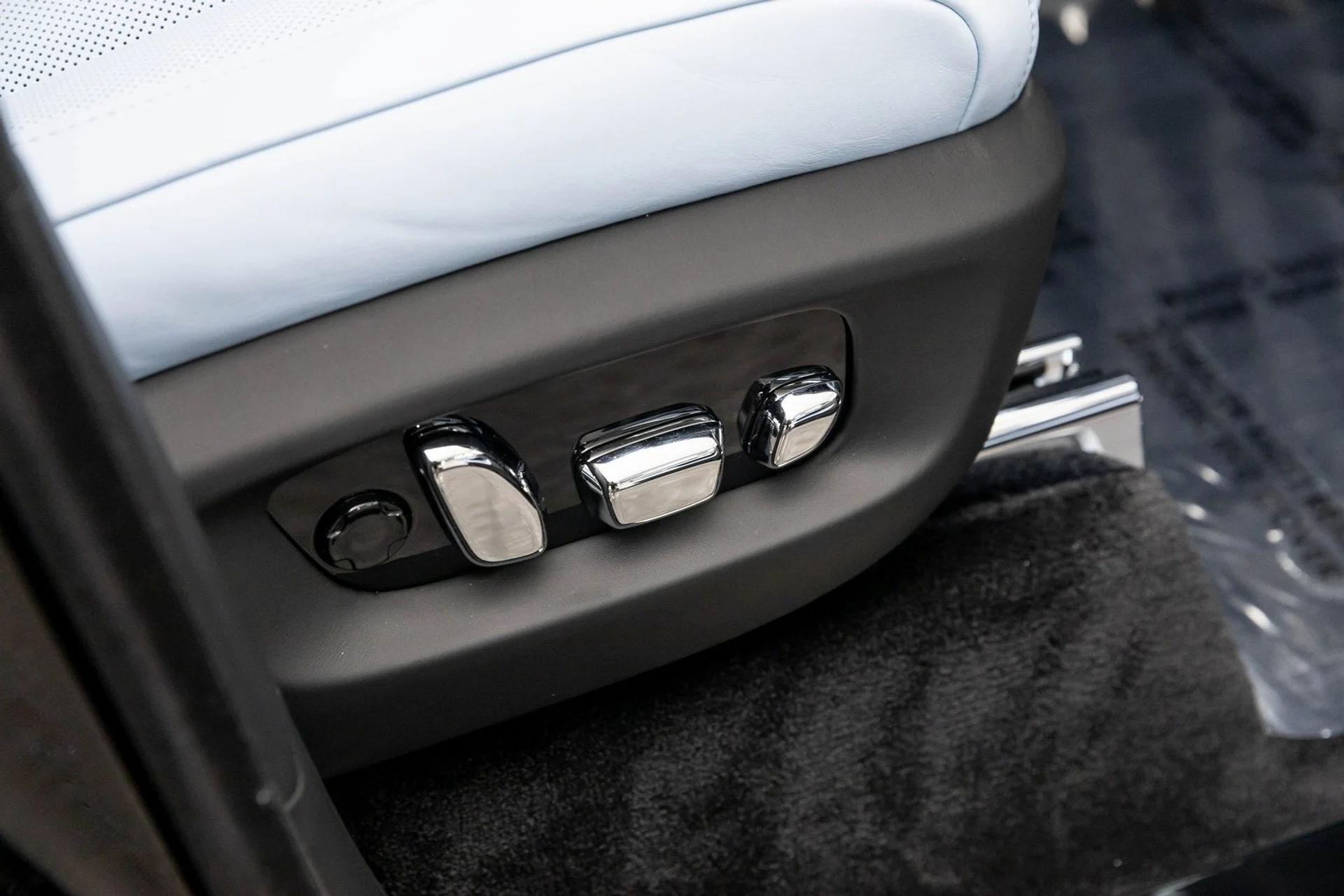 mph037_856659700_38_352ca045d3