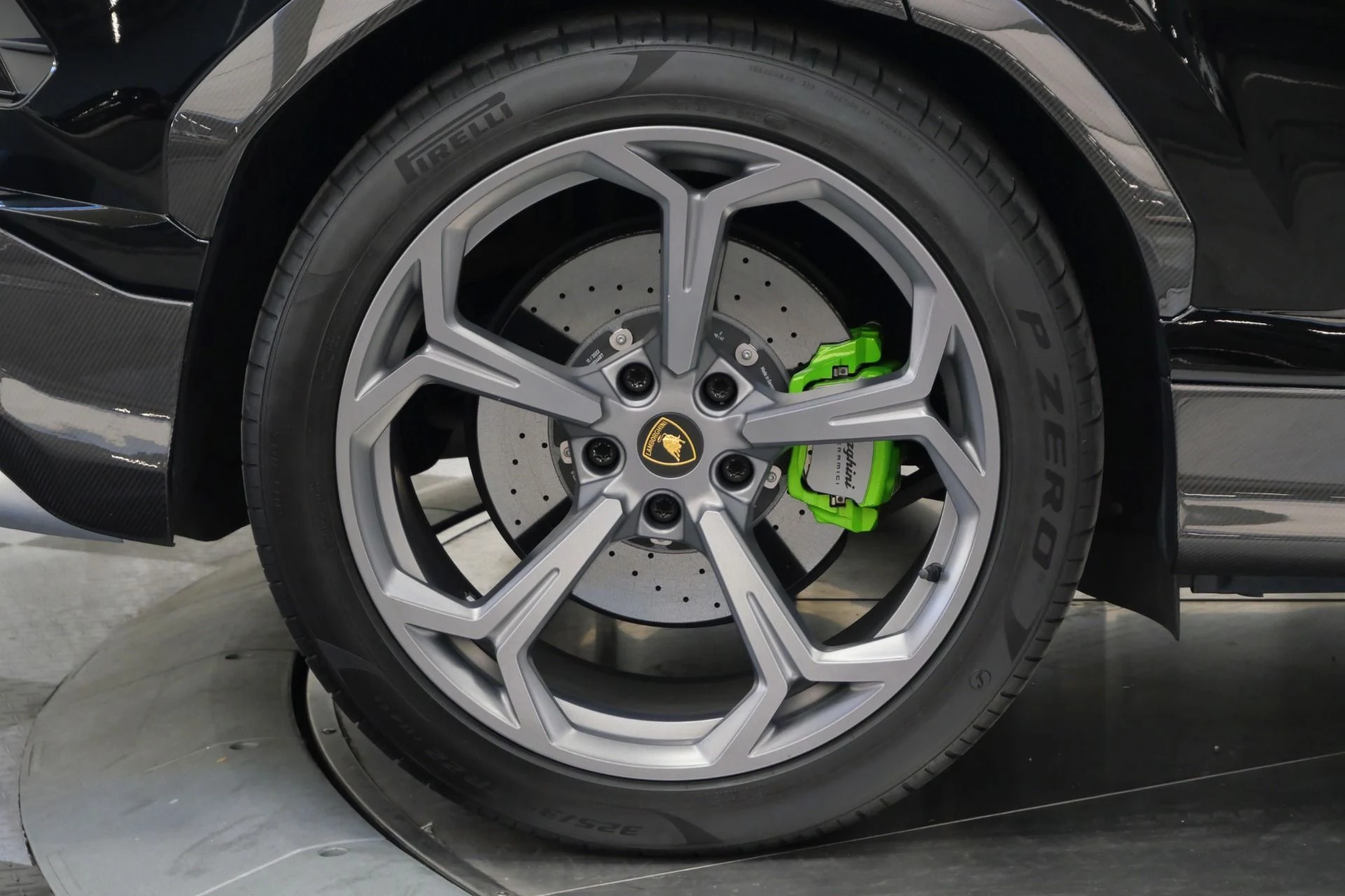 mph037_857117200_Used_2022_Lamborghini_Urus_1761576878_a5ae283b68