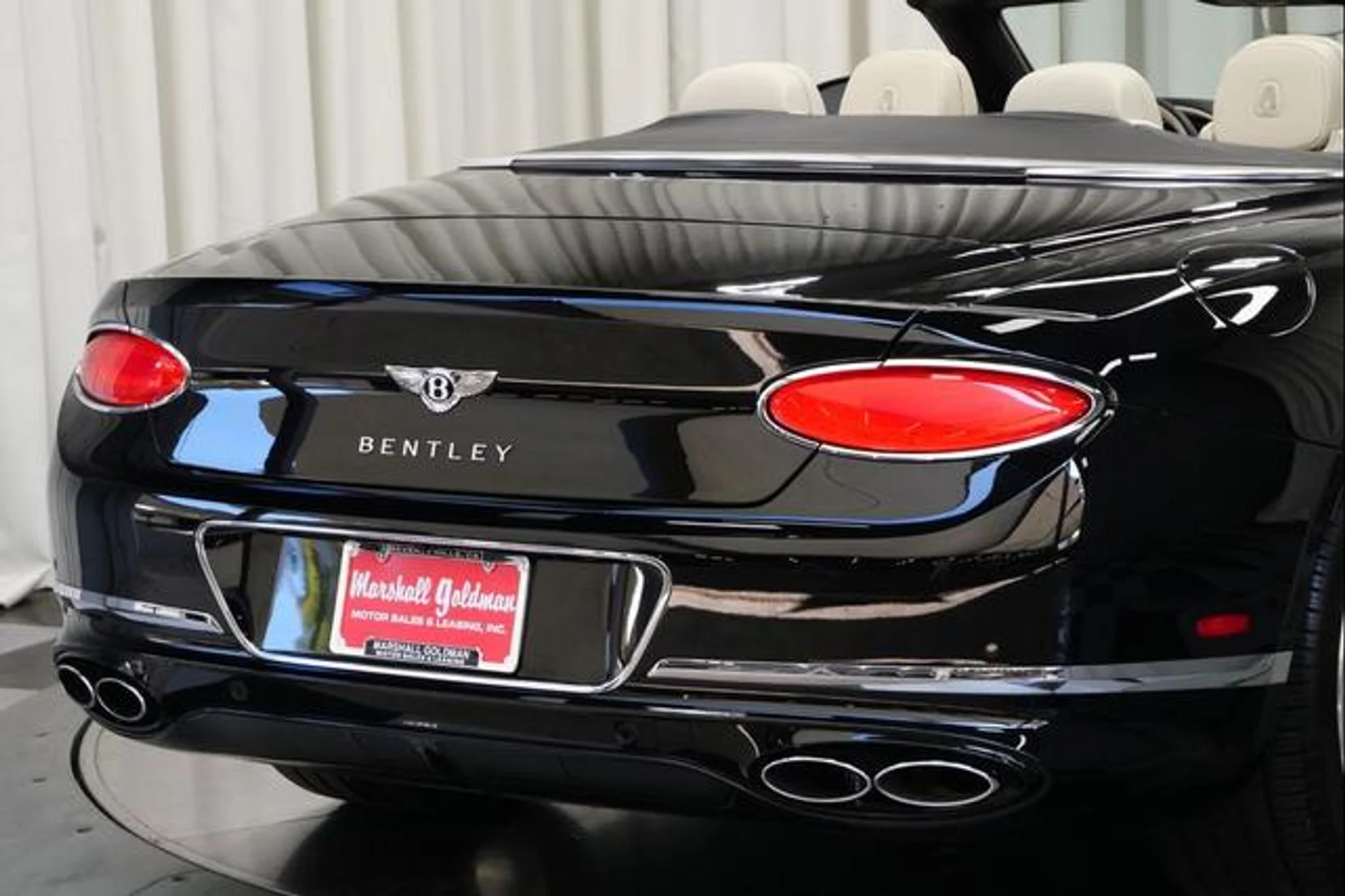 mph037_867824945_p_EOU_4f_Lby_Ura_Of_Nc_D_Ha_Zd_W_Bwk_ME_229d089172