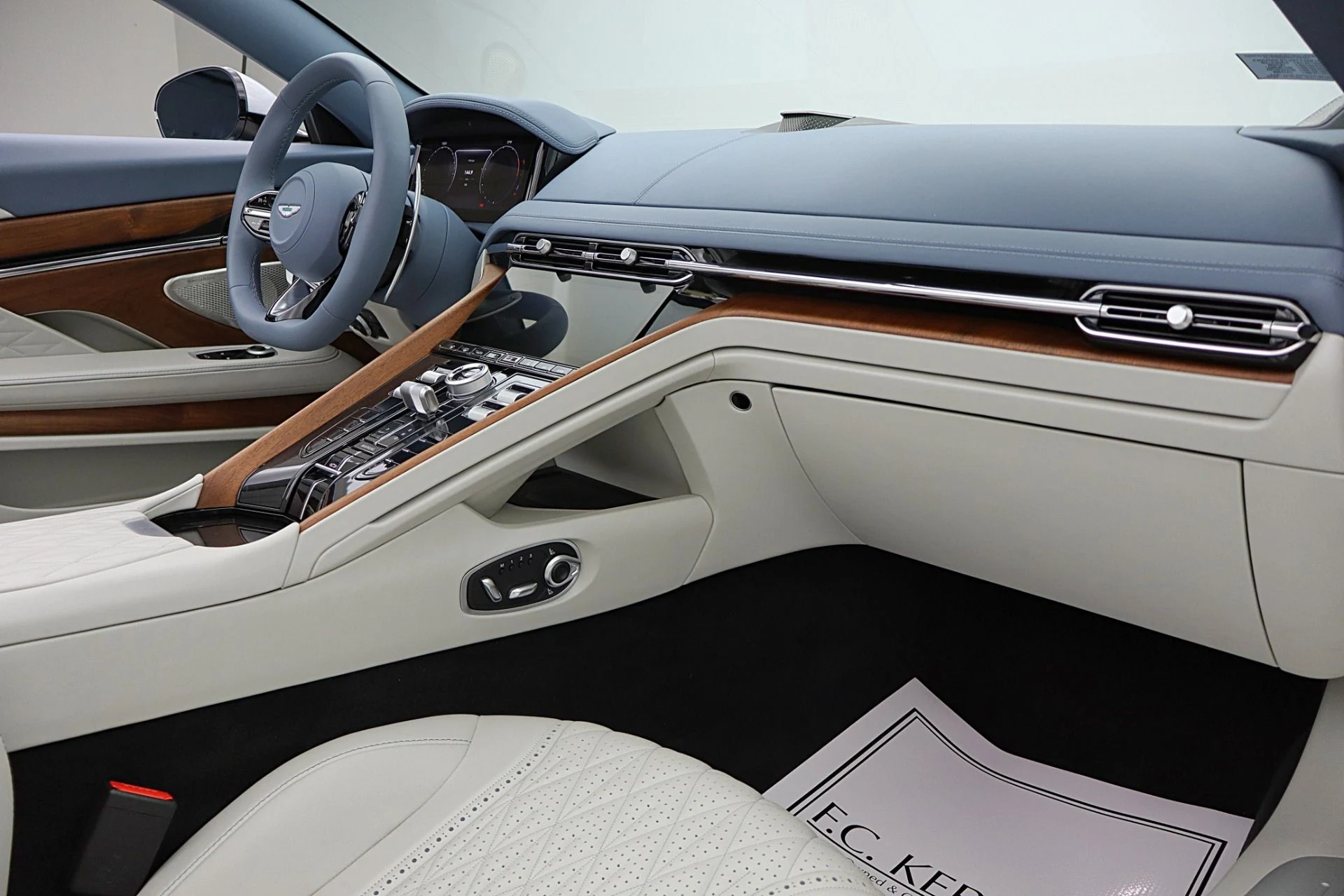 mph037_872332230_New_2026_Aston_Martin_DB_12_Volante_0468fd2960