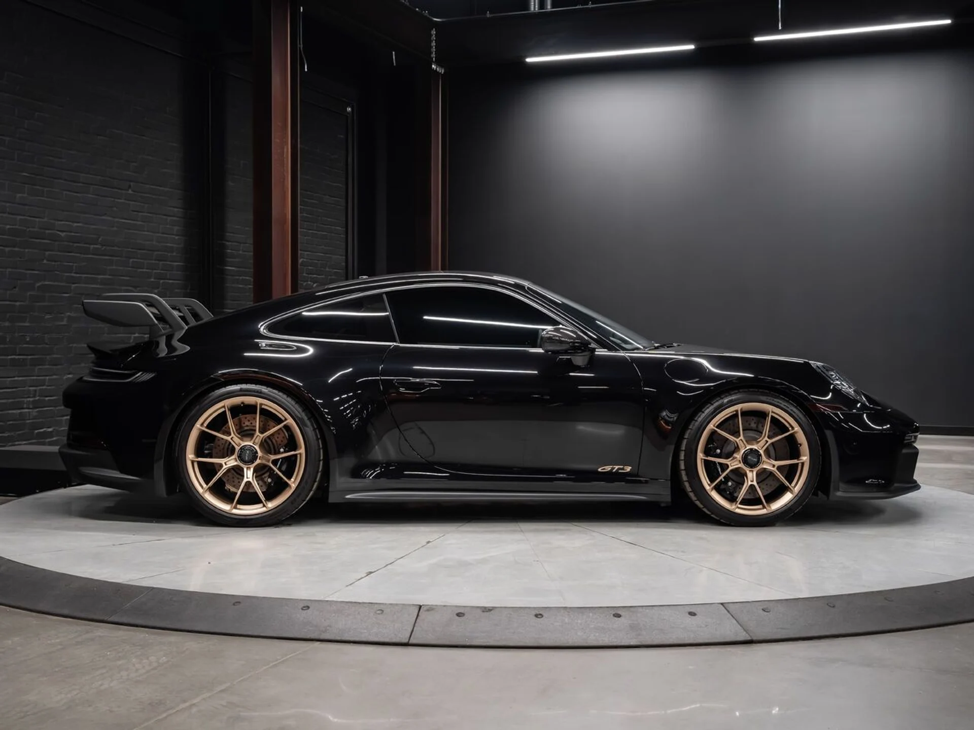 mph037_888670795_porsche_911_2022_40a1b1accd