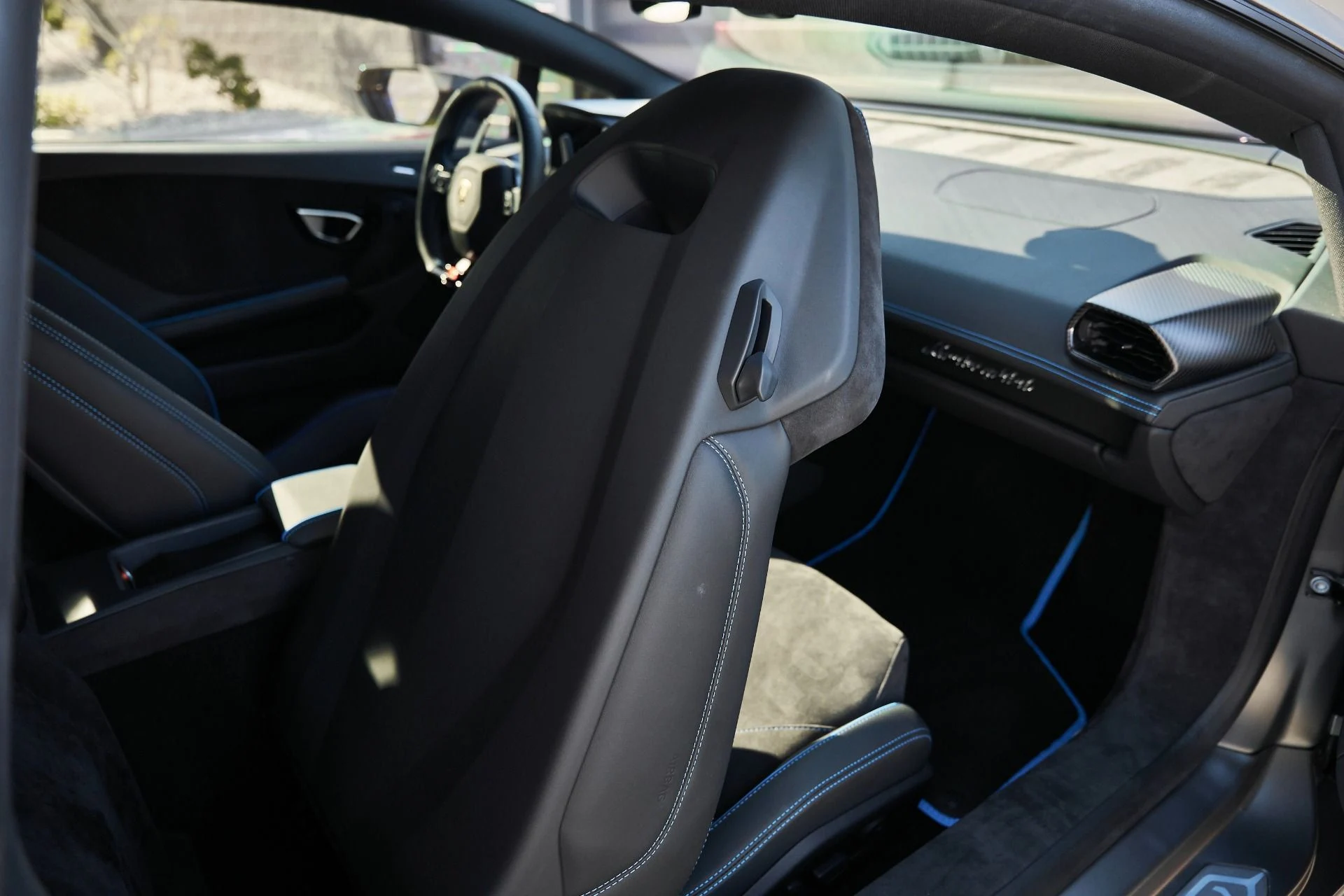 mph037_896142833_Used_2023_Lamborghini_Huracan_Tecnica_Base_1766024617_60372ec8b5