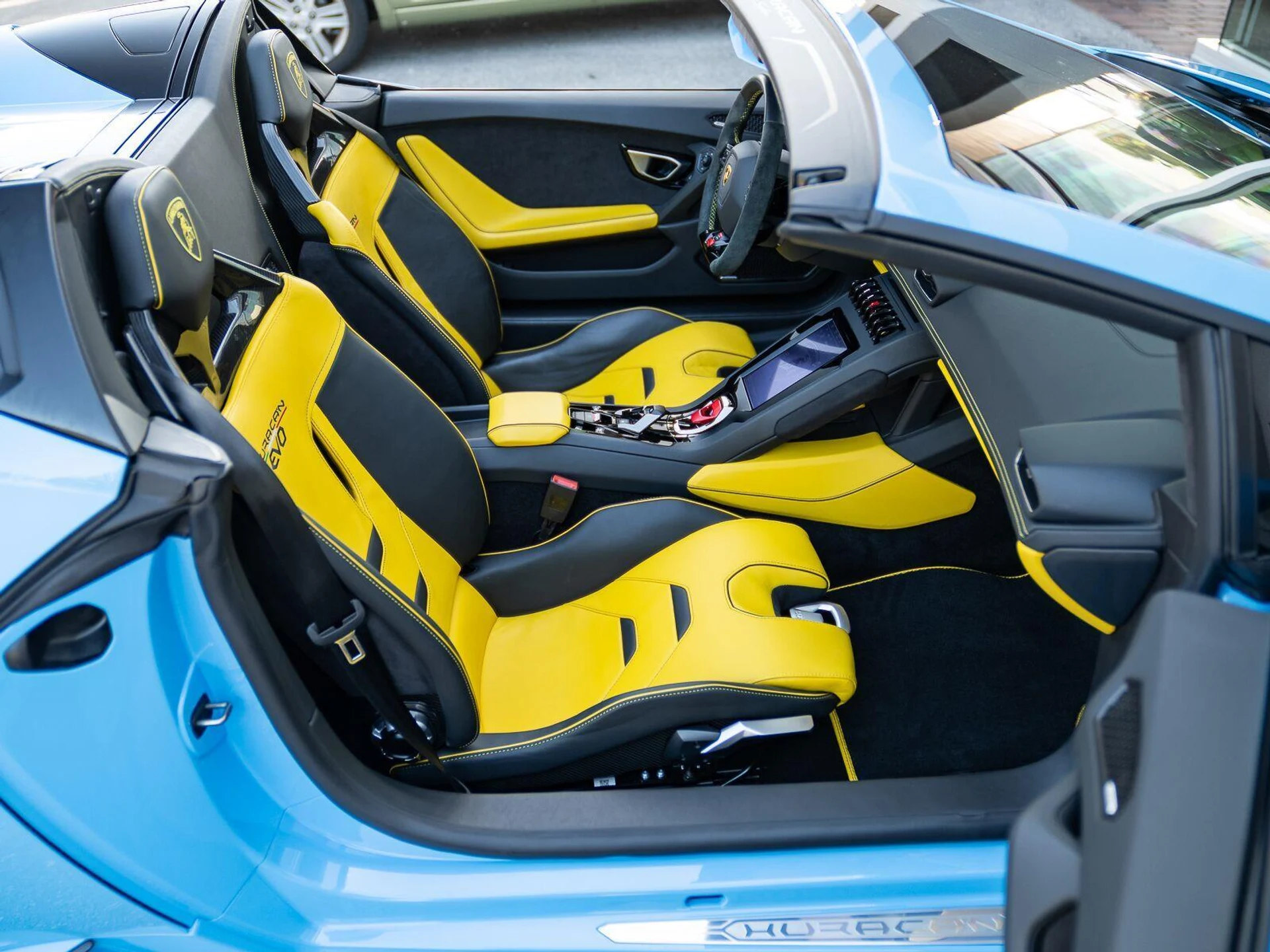 mph037_903768210_Used_2022_Lamborghini_Huracan_EVO_Spyder_AWD_1792704195_ba5bef9304