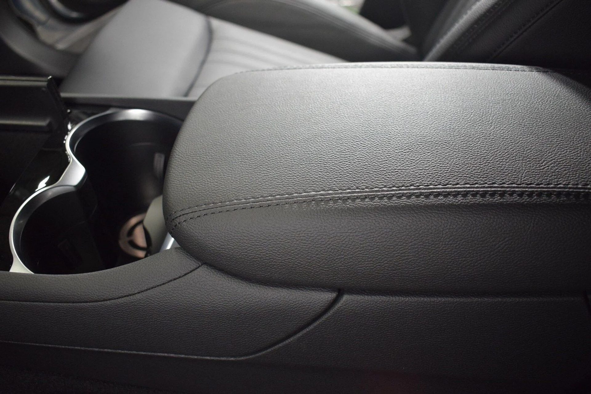 mph037_914710881_9369d05be2f5284787551518d8bacb65x_0b8aca0b58