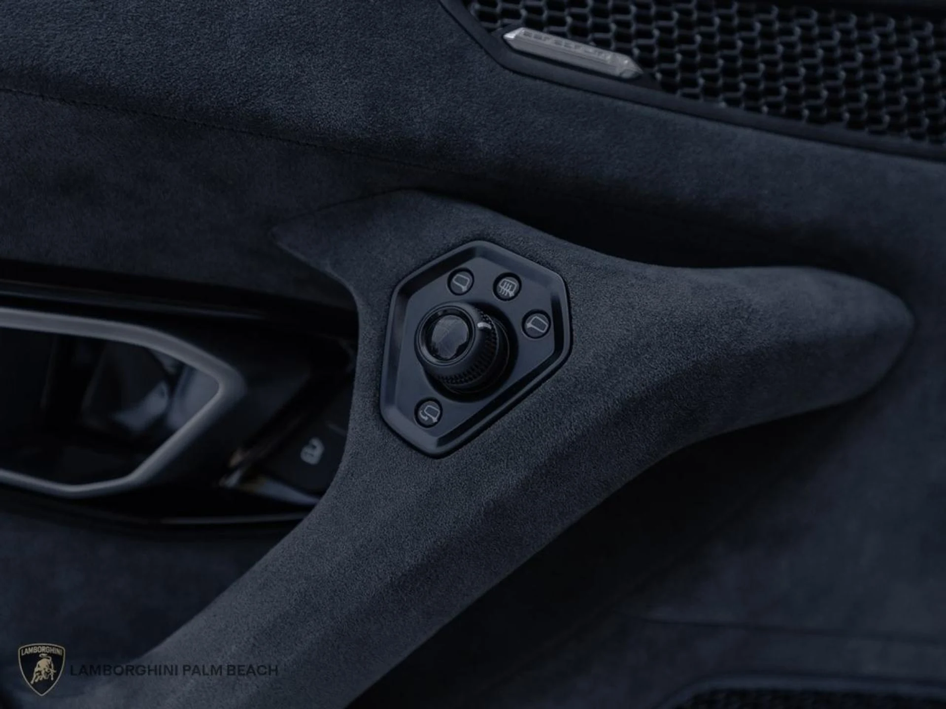 mph037_93321197_c2c1bcfb9e08f75c16e0c2dfc303f7cf_ca2f592444