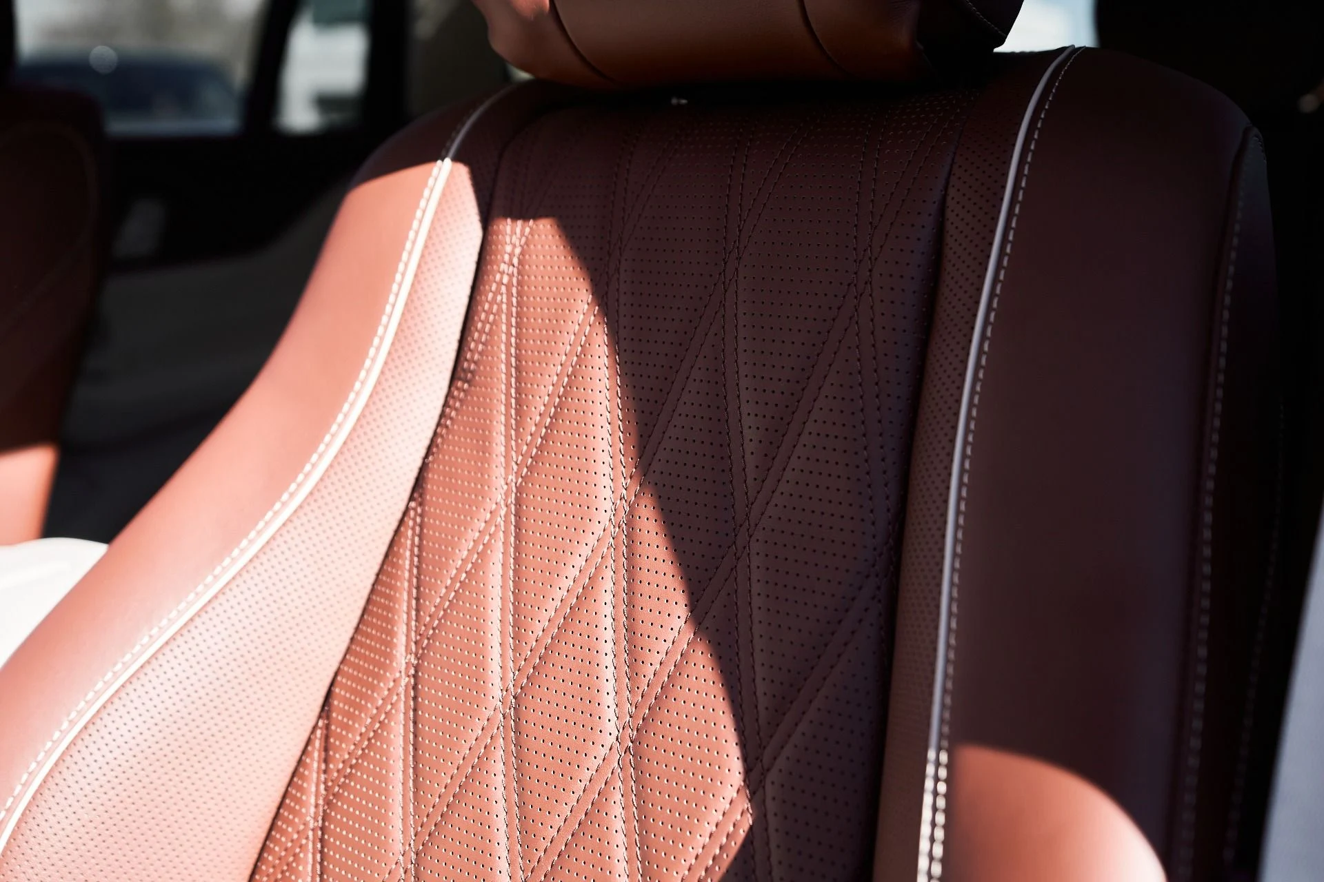 mph037_946706229_Used_2024_Mercedes_Benz_GLS_Maybach_GLS_600_1762306372_3892652f2c