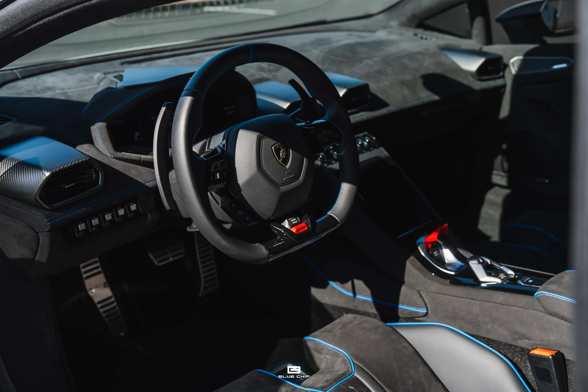 mph037_954311351_6a31cff78025615f175f3892_2024_Lamborghini_Huracan_Sterrato_38_2308f79cef