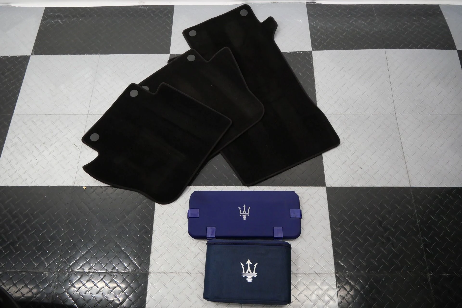 mph037_969600580_Used_2013_Maserati_Gran_Turismo_Convertible_MC_Carbon_Fiber_Interior_Trim_Great_Sound_1773764089_28b9290820