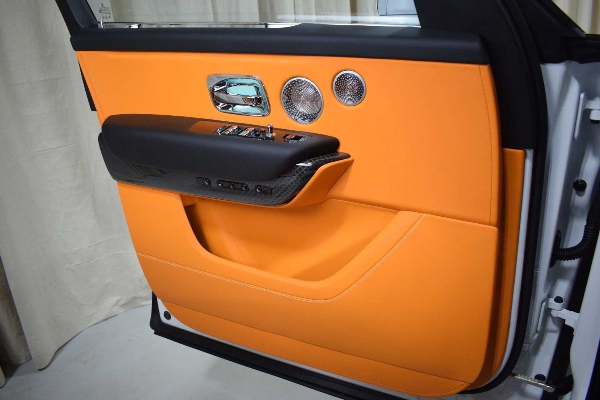 mph037_991132779_7b65fbff8b7a88238a46f53d478811dbx_e1c93b964b