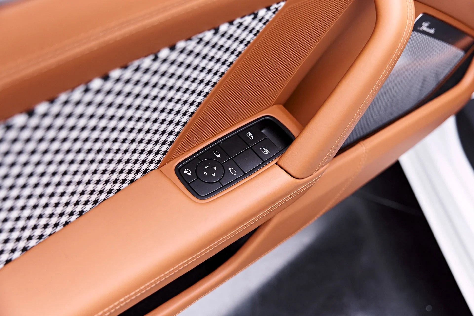 mph037_992090978_Used_2024_Porsche_911_Turbo_S_1777505263_07a9f4780b