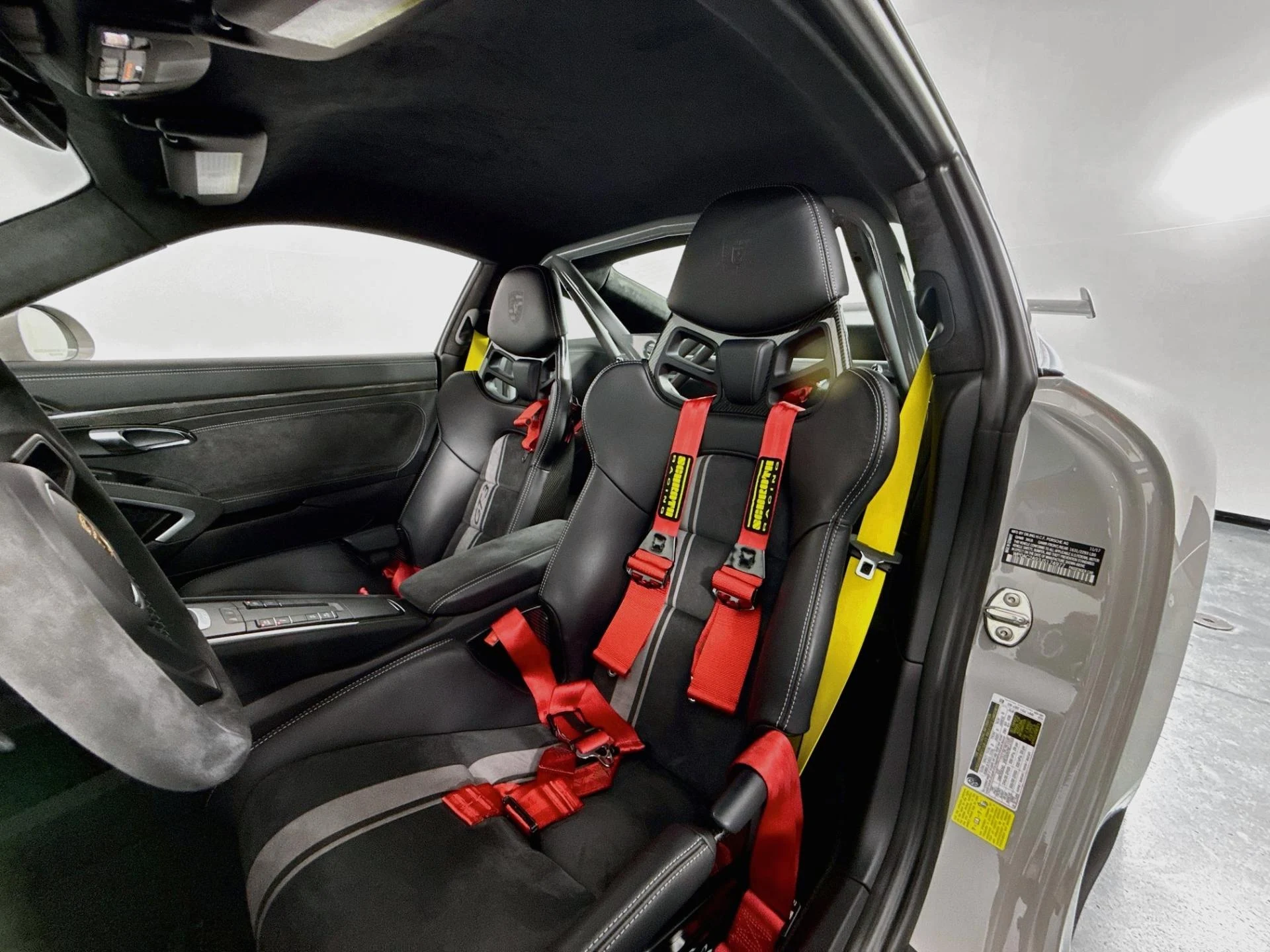 mph038_1008367107_Used_2018_Porsche_911_GT_3_1787596695_cdb6a955a2