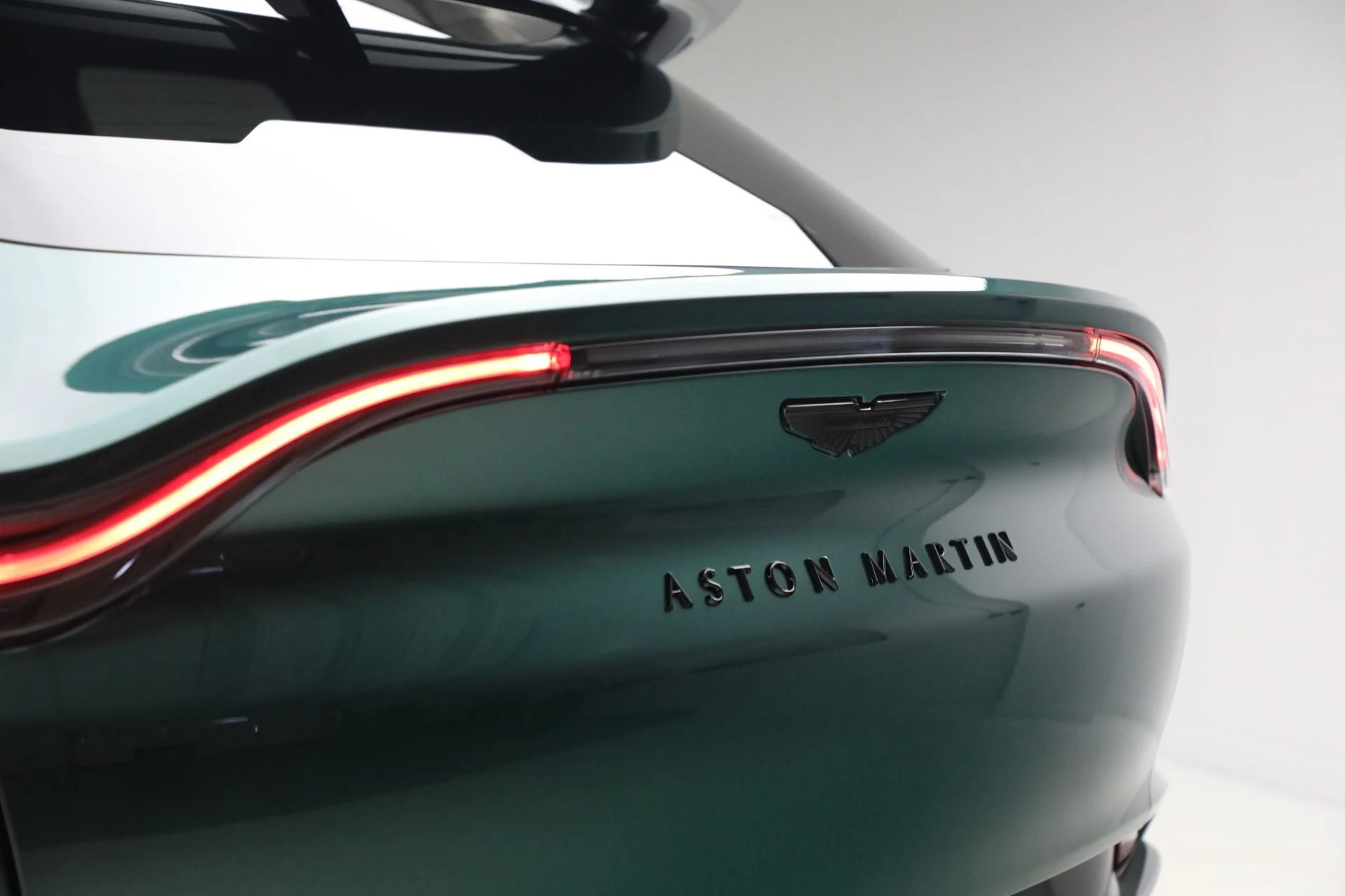 mph038_1009433538_New_2025_Aston_Martin_DBX_707_a3d3c18bdb