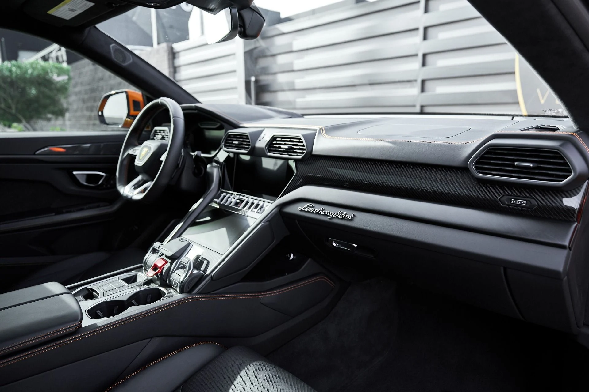 mph038_1014030914_Used_2022_Lamborghini_Urus_1766457406_4ba8884273