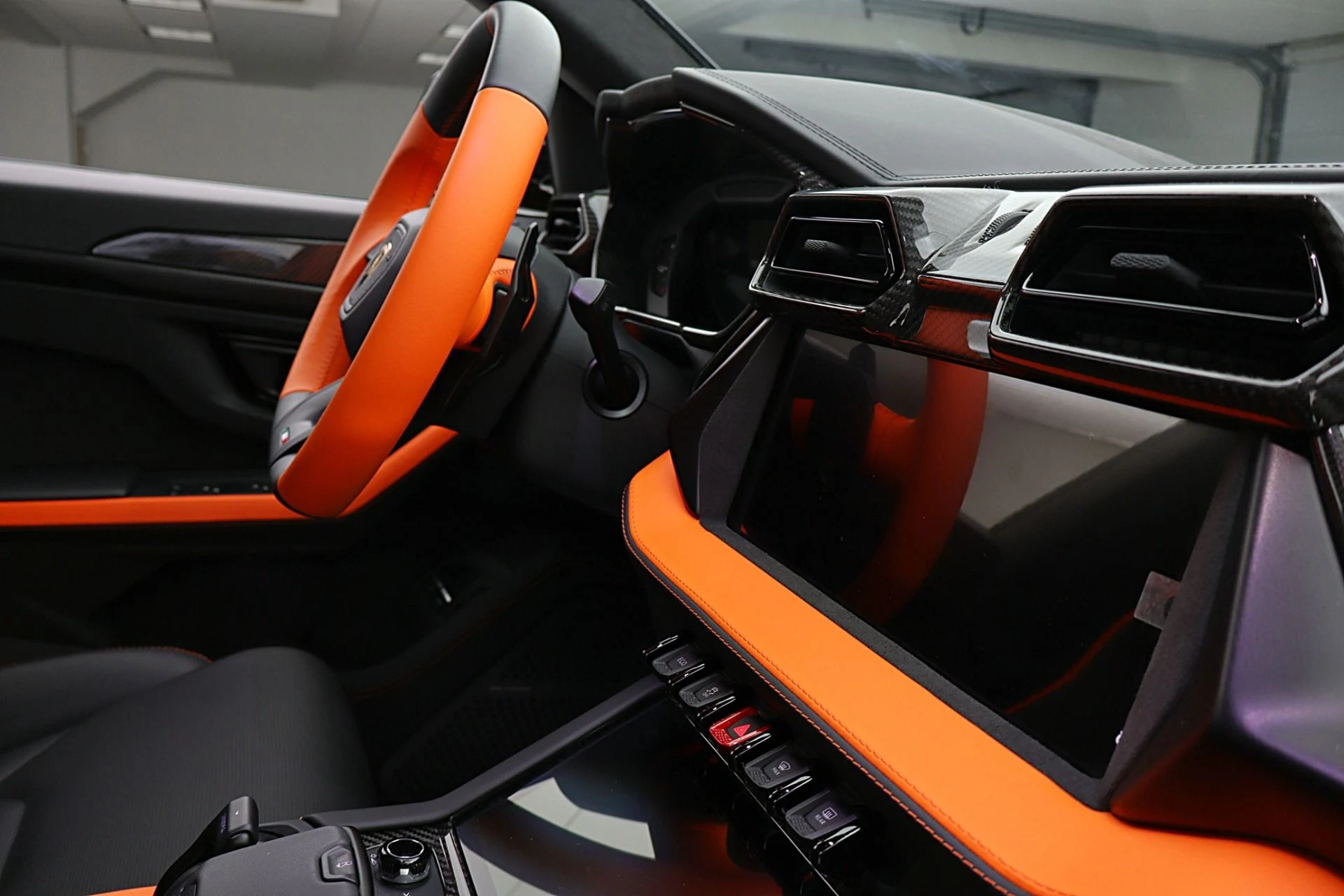 mph038_1022048083_Used_2026_Lamborghini_Urus_SE_e85a214c23