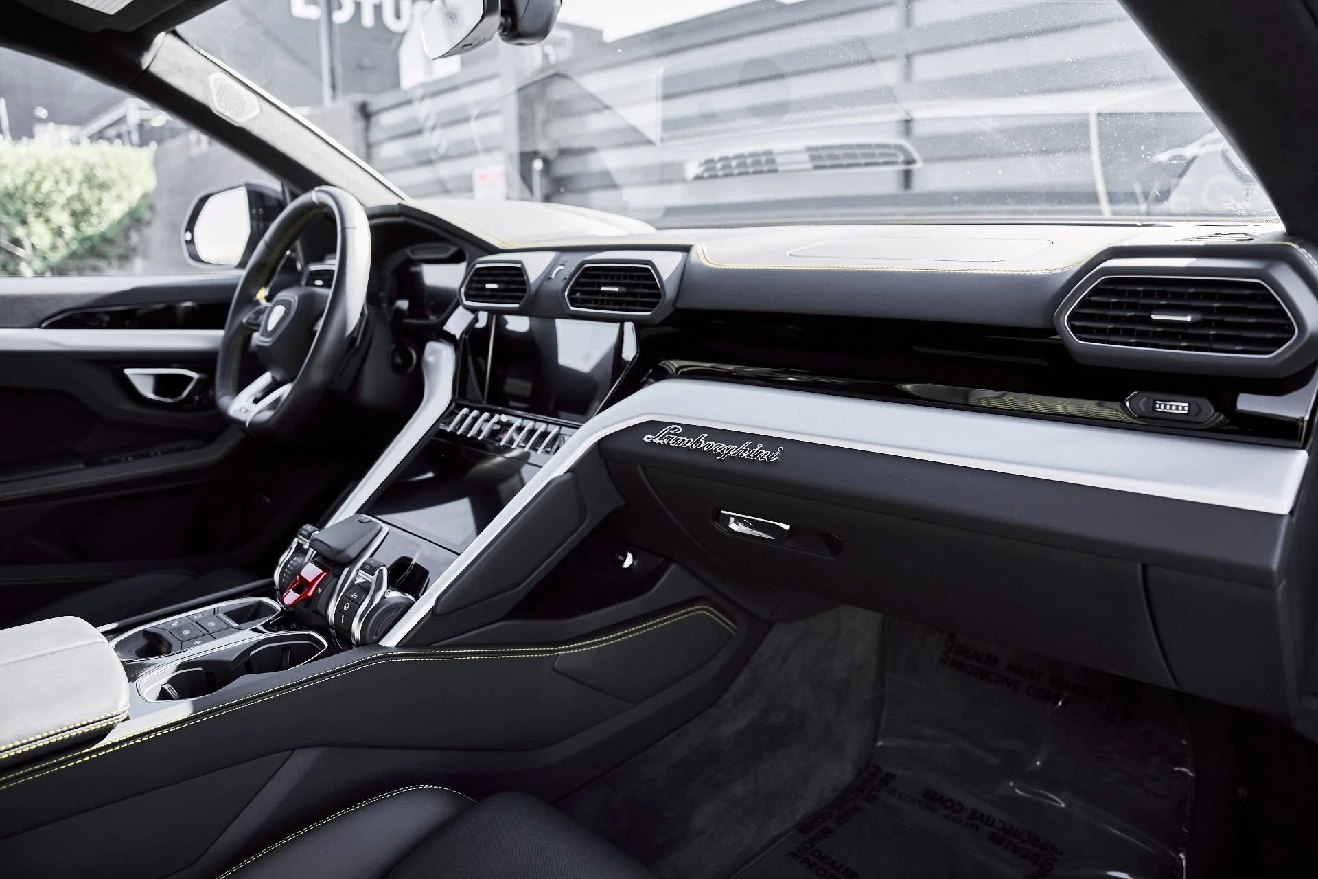 mph038_1028580639_Used_2024_Lamborghini_Urus_S_1780082881_65f5acaf93