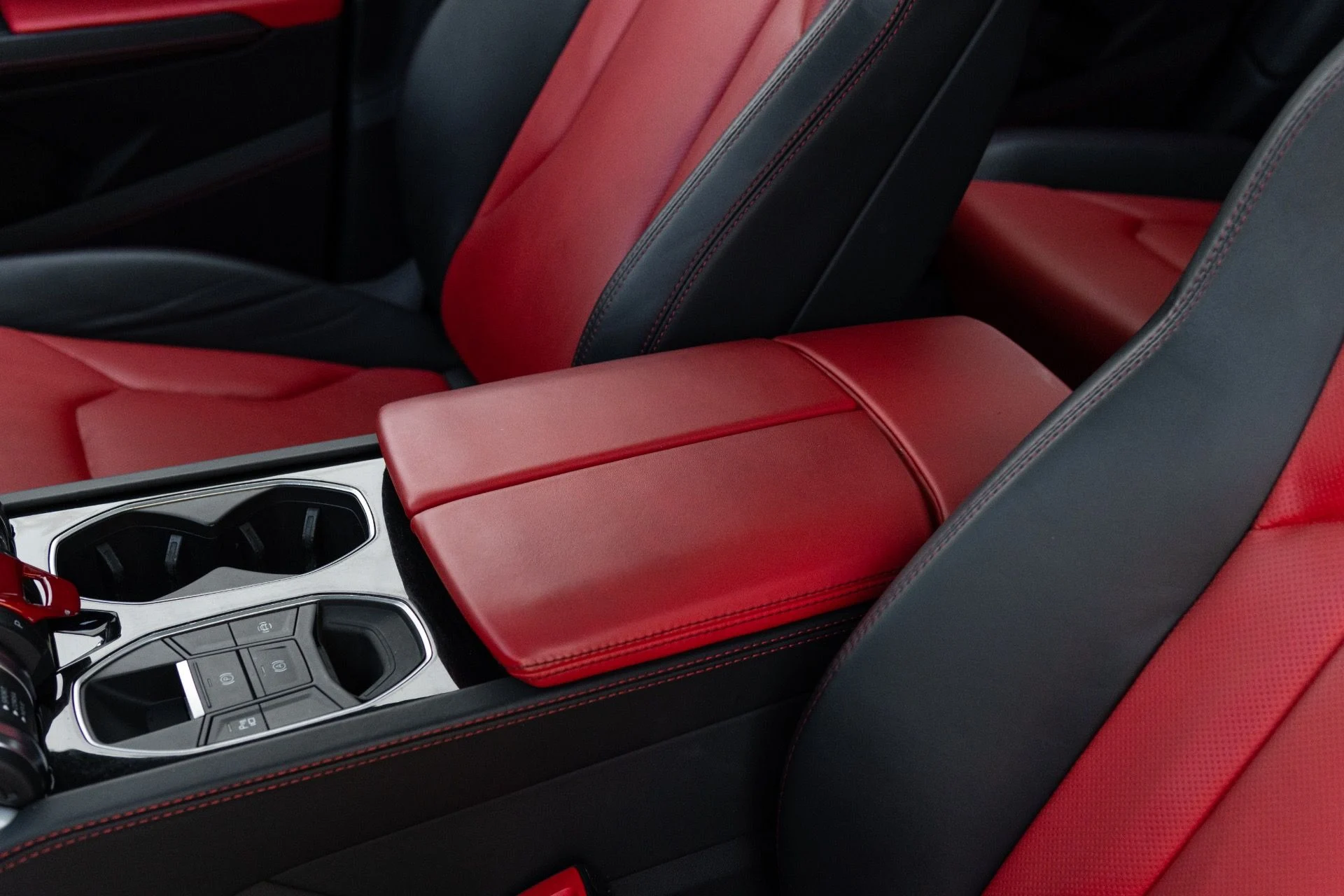 mph038_104499051_Used_2021_Lamborghini_Urus_1767069879_857e1aa6cb