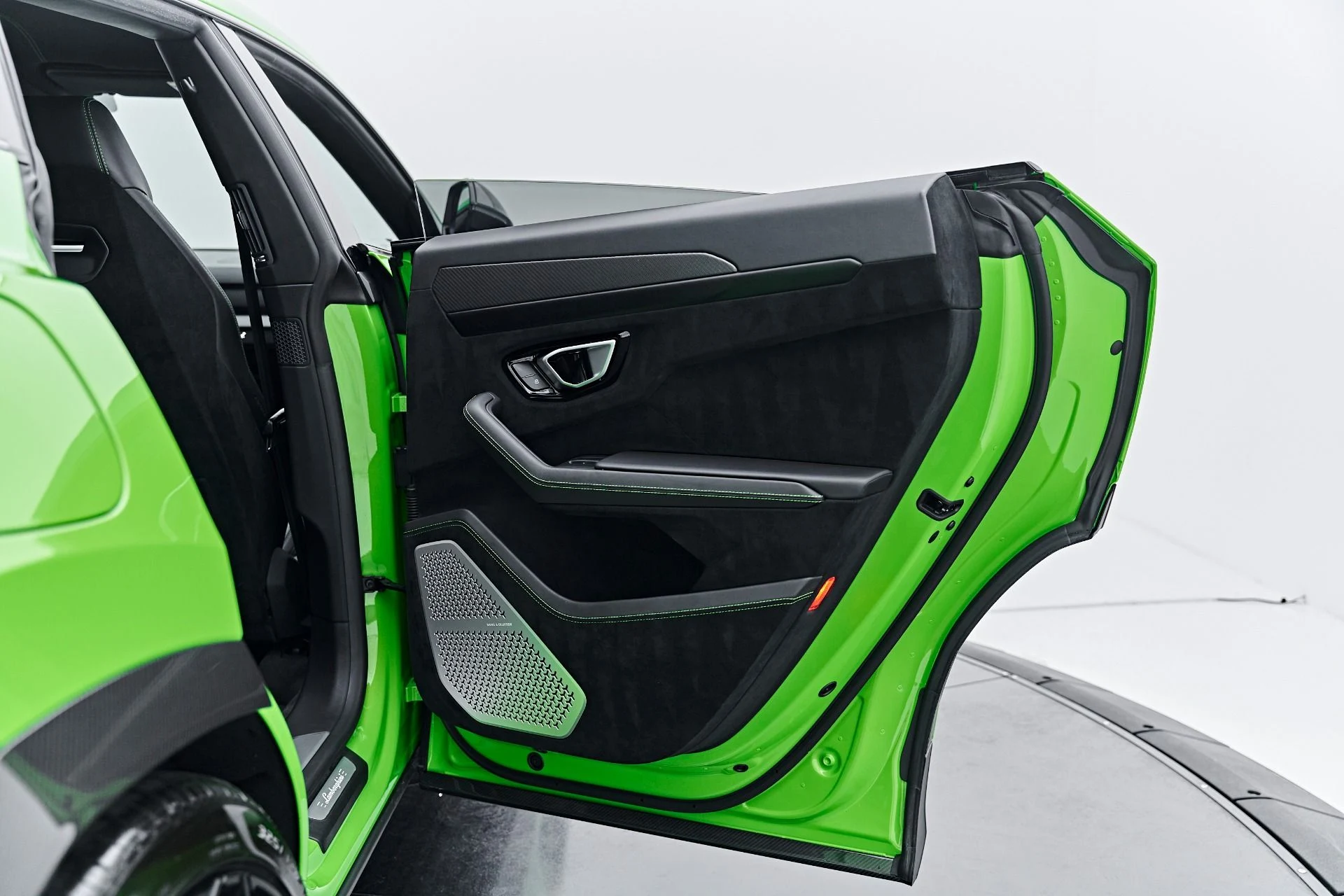 mph038_1050767366_Used_2023_Lamborghini_Urus_Performante_1790376315_b8ffc04b90
