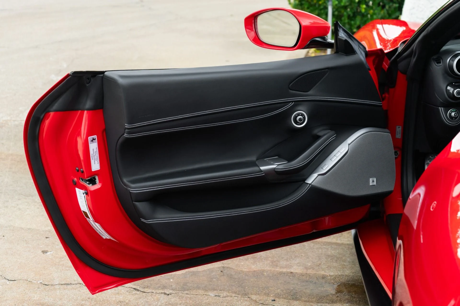 mph038_1074485122_Used_2019_Ferrari_Portofino_1768420452_acd7468cdd