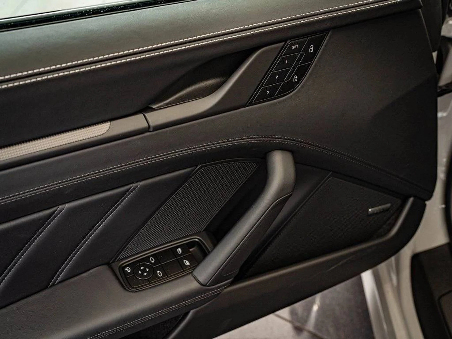 mph038_1081432635_e65f44048b873ceeae63181f8d57b5d0x_284871be9b