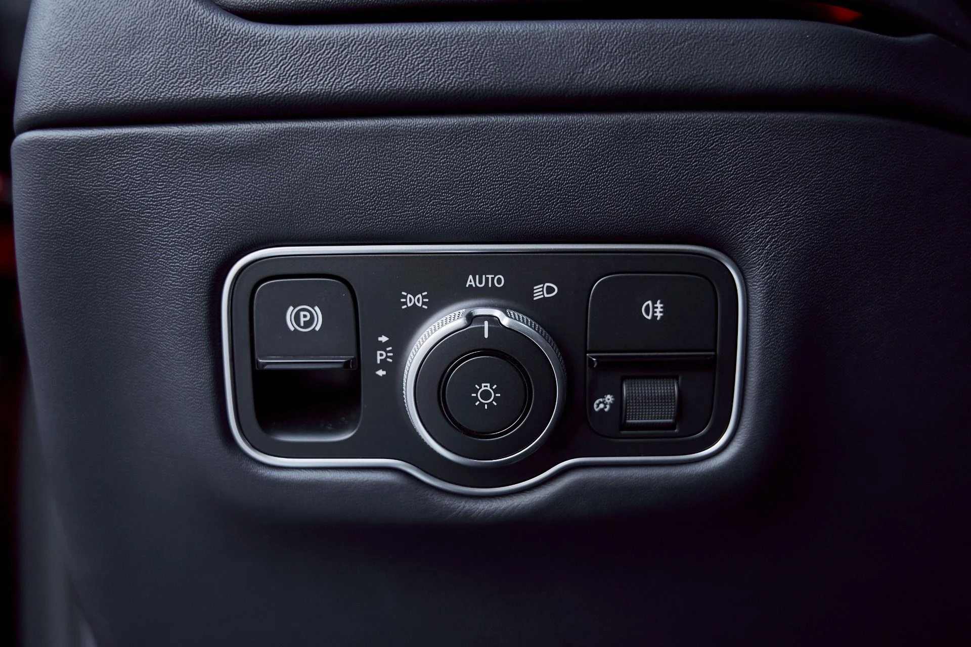 mph038_1084452453_Used_2024_Aston_Martin_DB_12_1767840035_d688b1605d