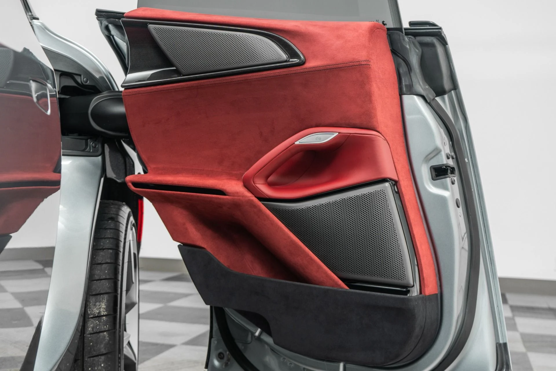 mph038_1087204425_Used_2025_Ferrari_Purosangue_1781820136_c3d2586865