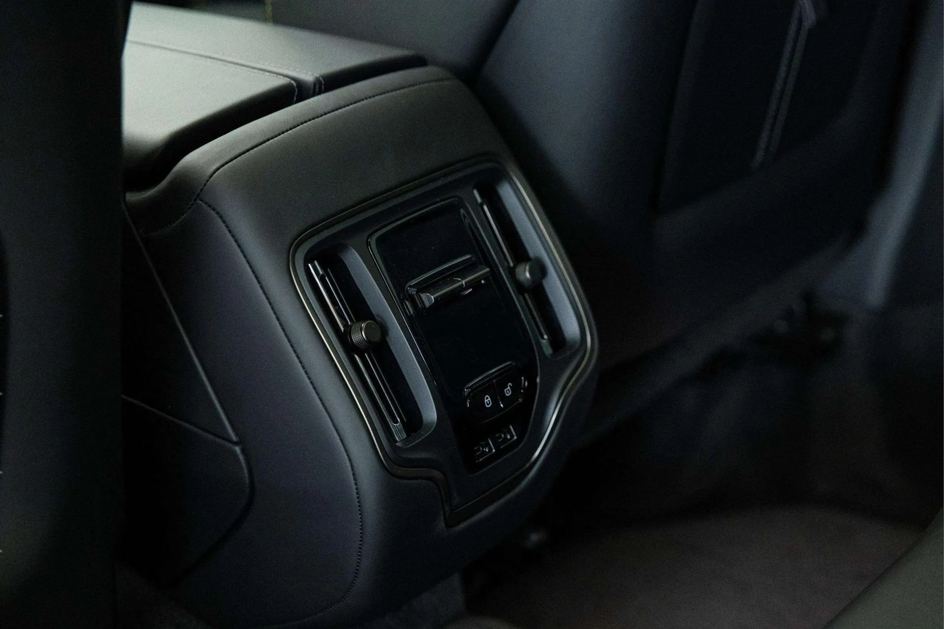 mph038_1087884223_e86fbb5d_506c_4bd1_8447_1cf67c02767a_a72ba7e9de