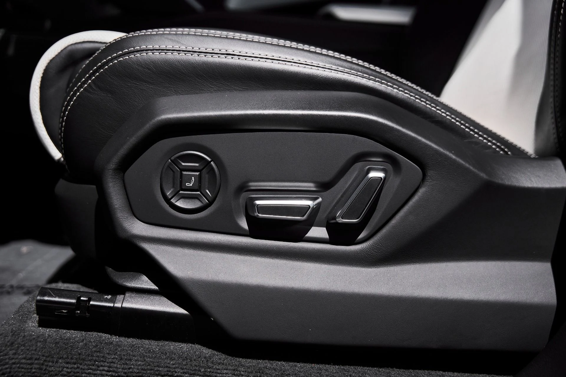 mph038_1094751880_Used_2019_Lamborghini_Urus_Base_1776301860_9cf2e64778