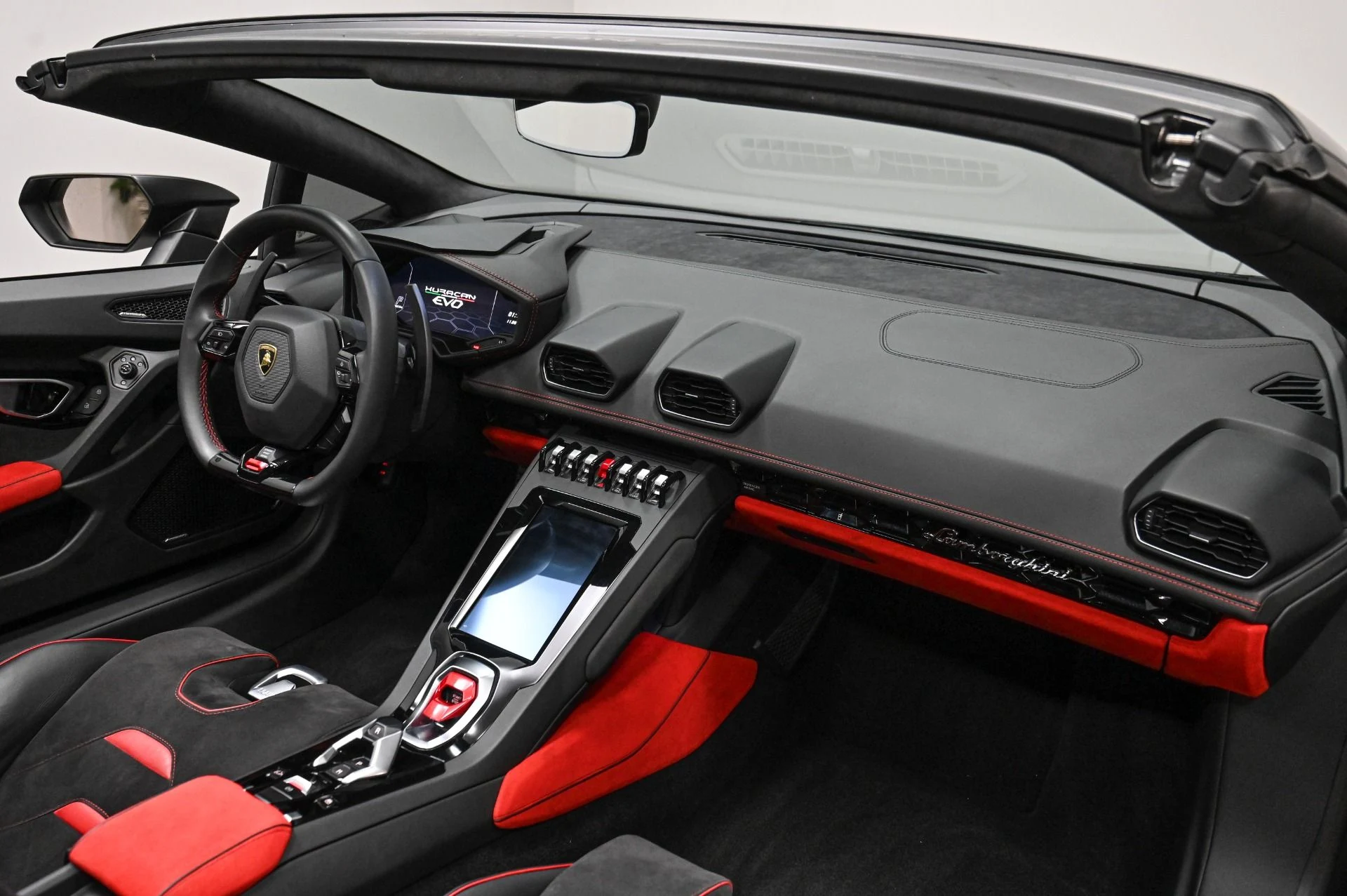 mph038_109896248_Used_2021_Lamborghini_Huracan_EVO_Base_1754943417_8aa2fdc2c3