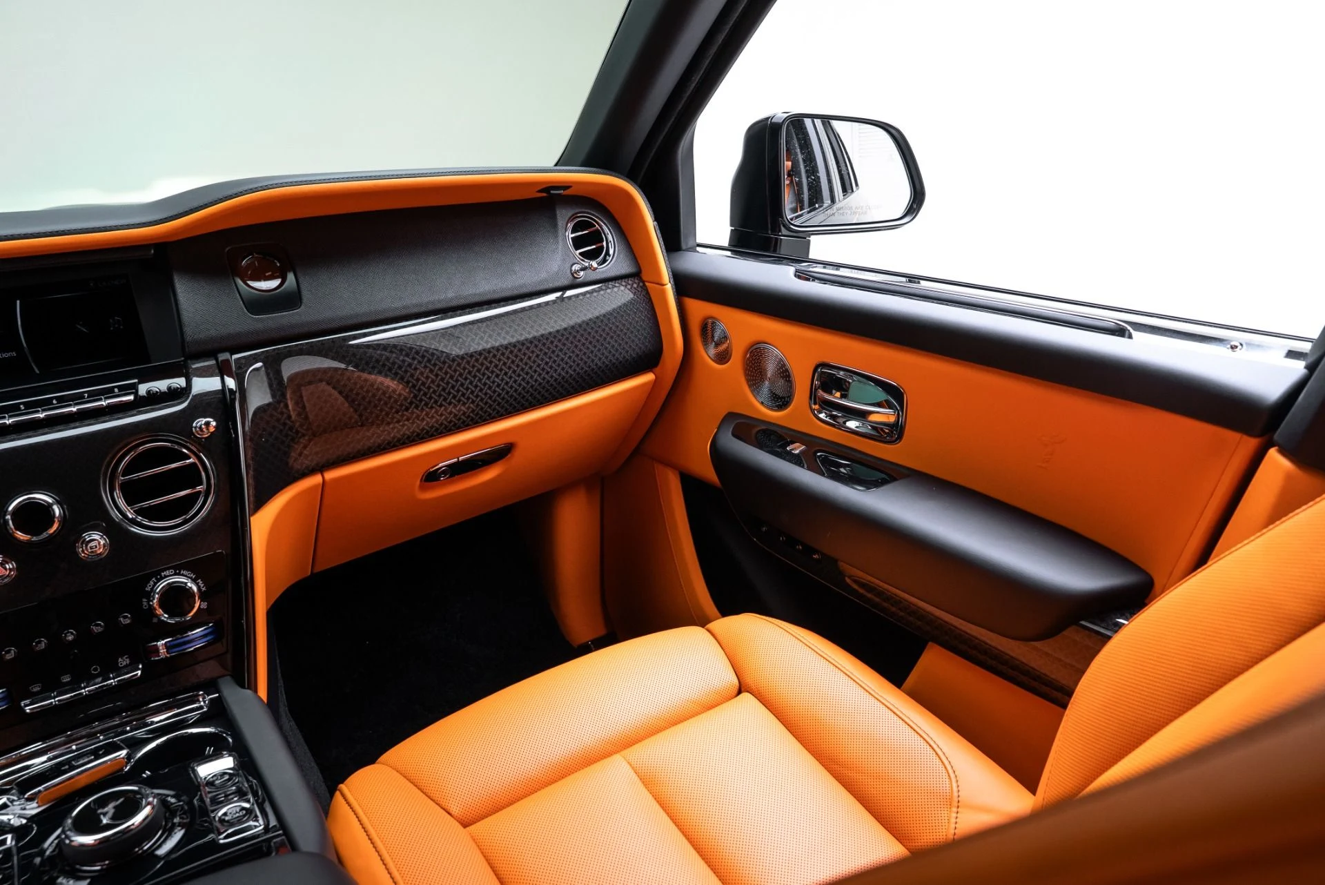 mph038_1105202493_Used_2023_Rolls_Royce_Black_Badge_Cullinan_1775515525_3da6a24195