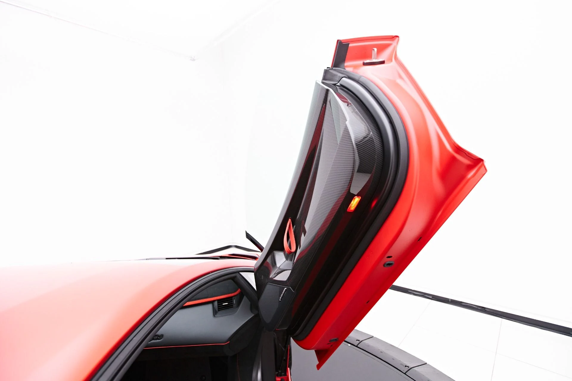 mph038_1111843670_Used_2019_Lamborghini_Aventador_SVJ_Base_1660667507_c835cfcb96