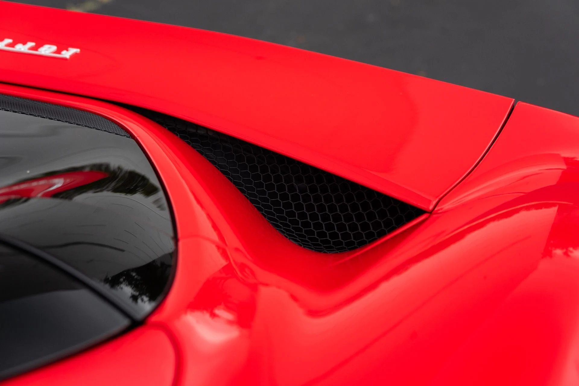 mph038_1140082938_Used_2024_Ferrari_296_GTS_1776982815_6eb47b6098