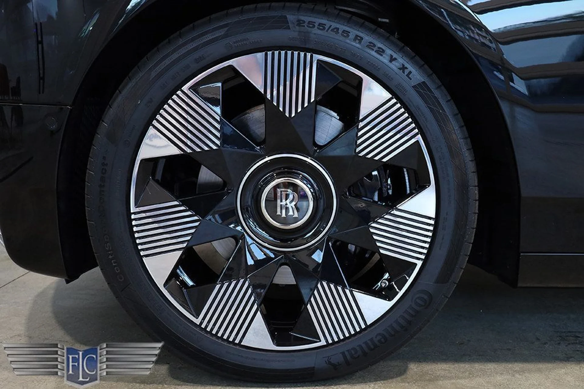 mph038_1169287230_used_2025_rolls_royce_phantom_sedan_9689_22959551_39_1024_5a931641d3