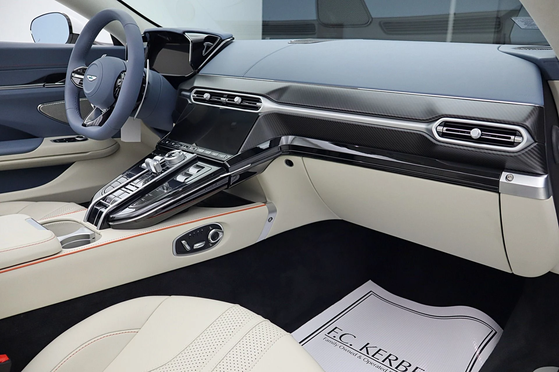 mph038_1182295355_New_2026_Aston_Martin_Vantage_Roadster_ccf0c525f7