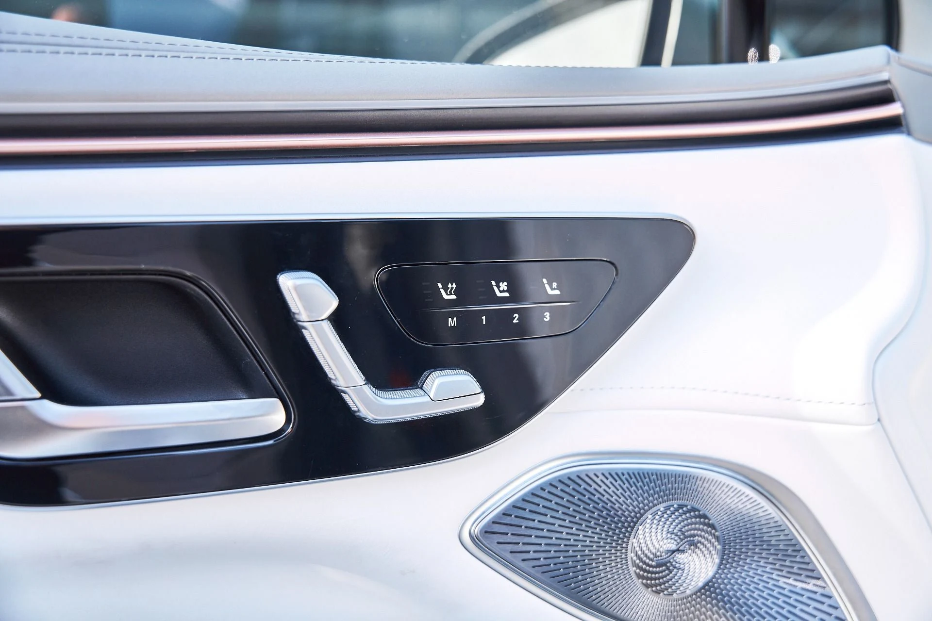 mph038_1204597193_Used_2024_Mercedes_Benz_EQS_Maybach_EQS_680_1766455895_d7807ac895