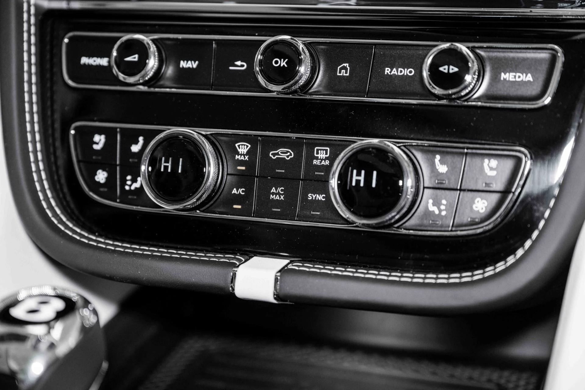 mph038_1213636723_Used_2024_Bentley_Bentayga_S_V8_1721581945_58d175a728