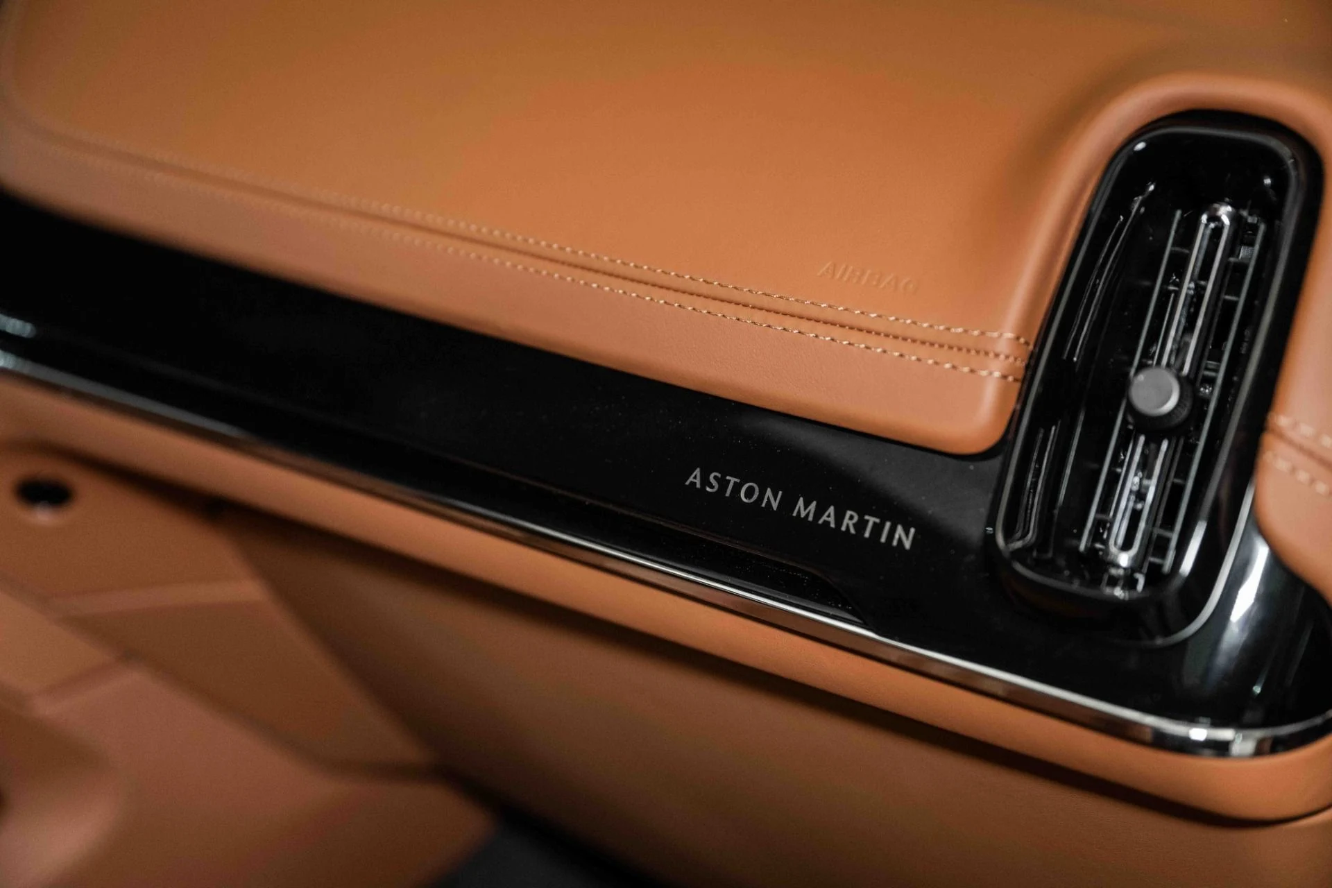 mph038_1237046012_Used_2025_Aston_Martin_DBX_707_1730812755_034b9b61c5