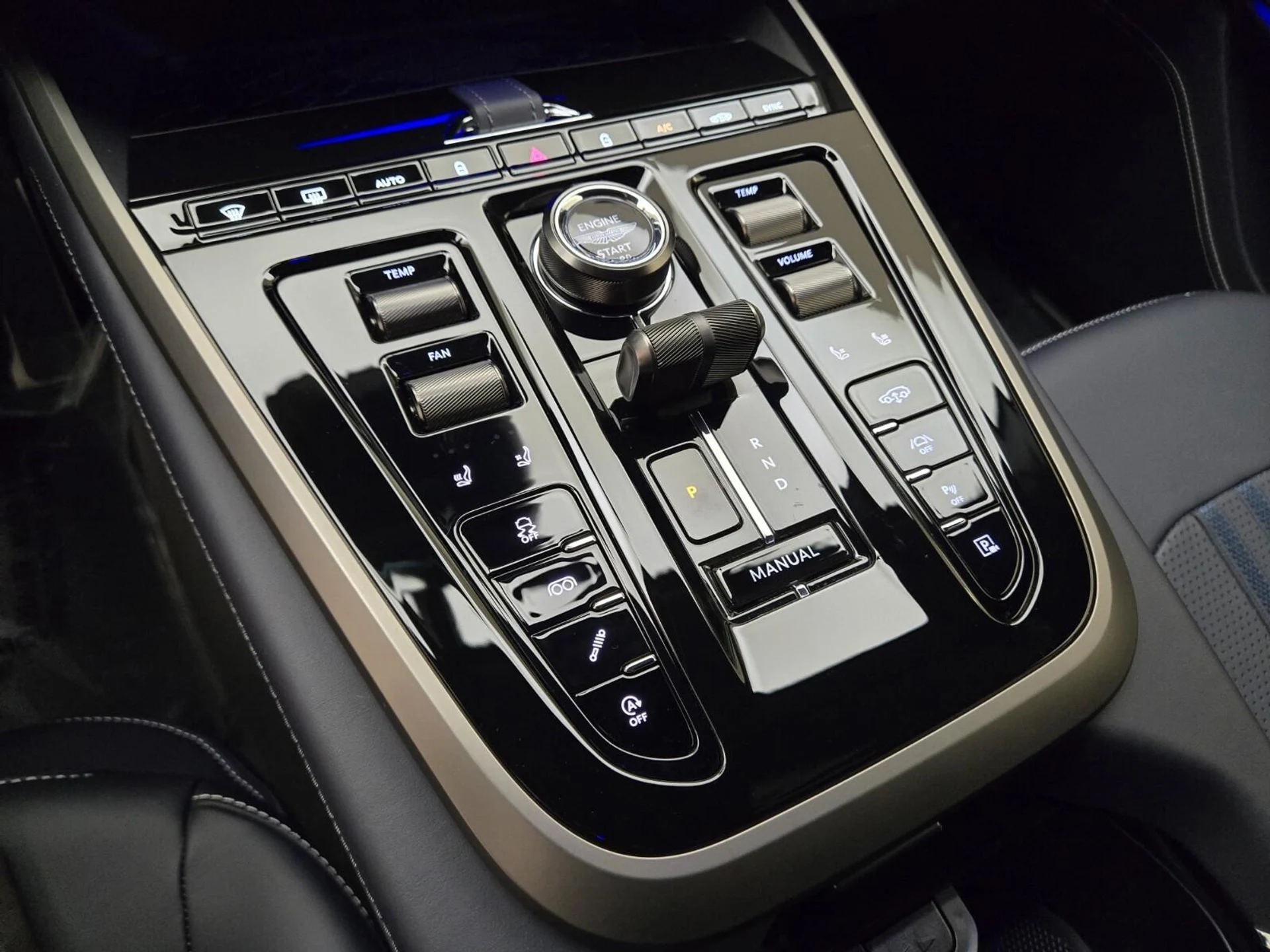 mph038_1240480464_New_2025_Aston_Martin_DBX_707_1753162648_c80f44bdf8