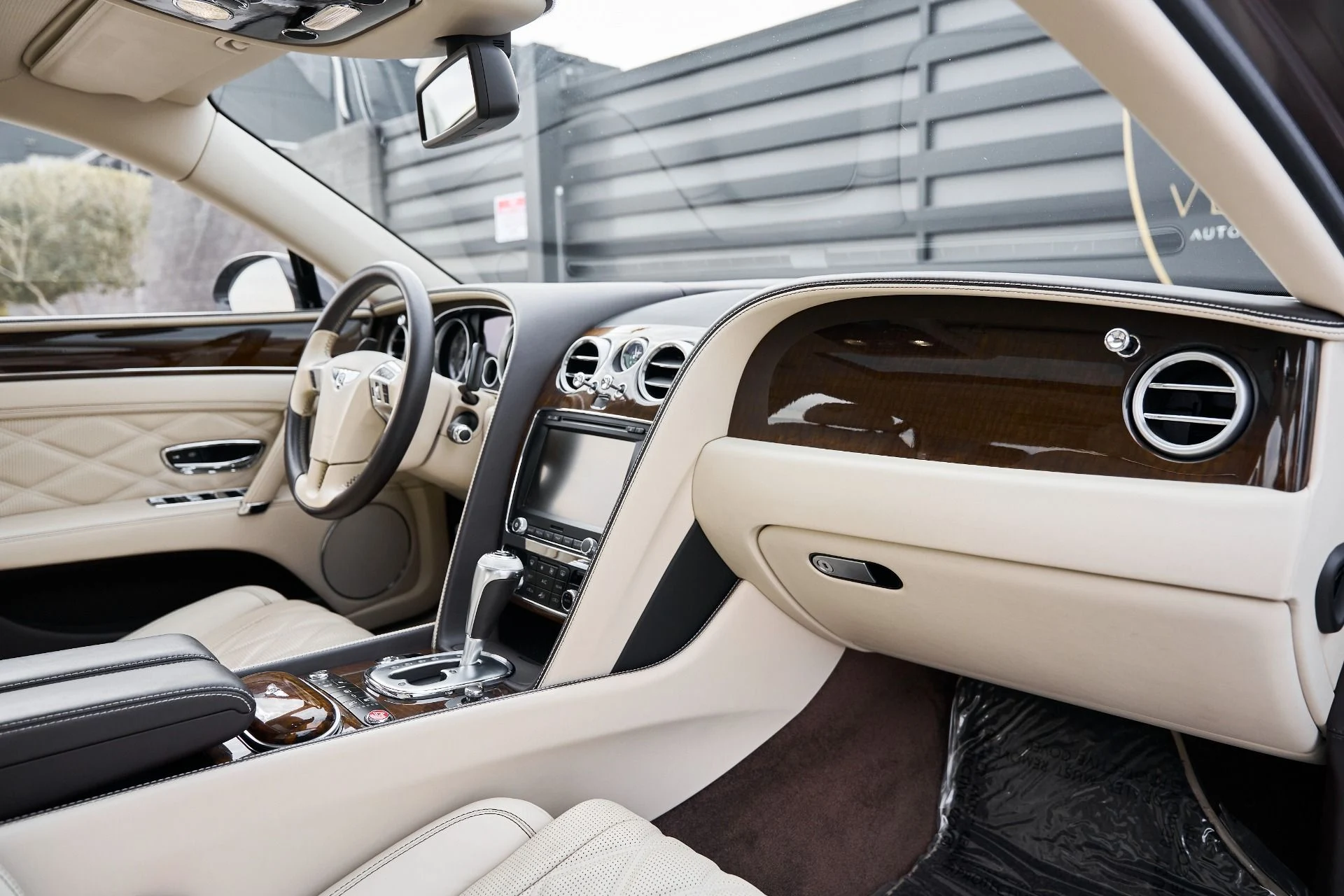 mph038_1244561011_Used_2015_Bentley_Flying_Spur_V8_1769278363_c78aa91aea