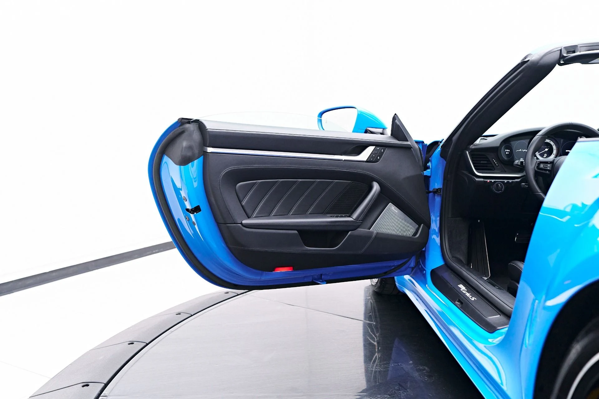 mph038_1247338144_Used_2023_Porsche_911_Turbo_S_1755219386_a16f488ba3